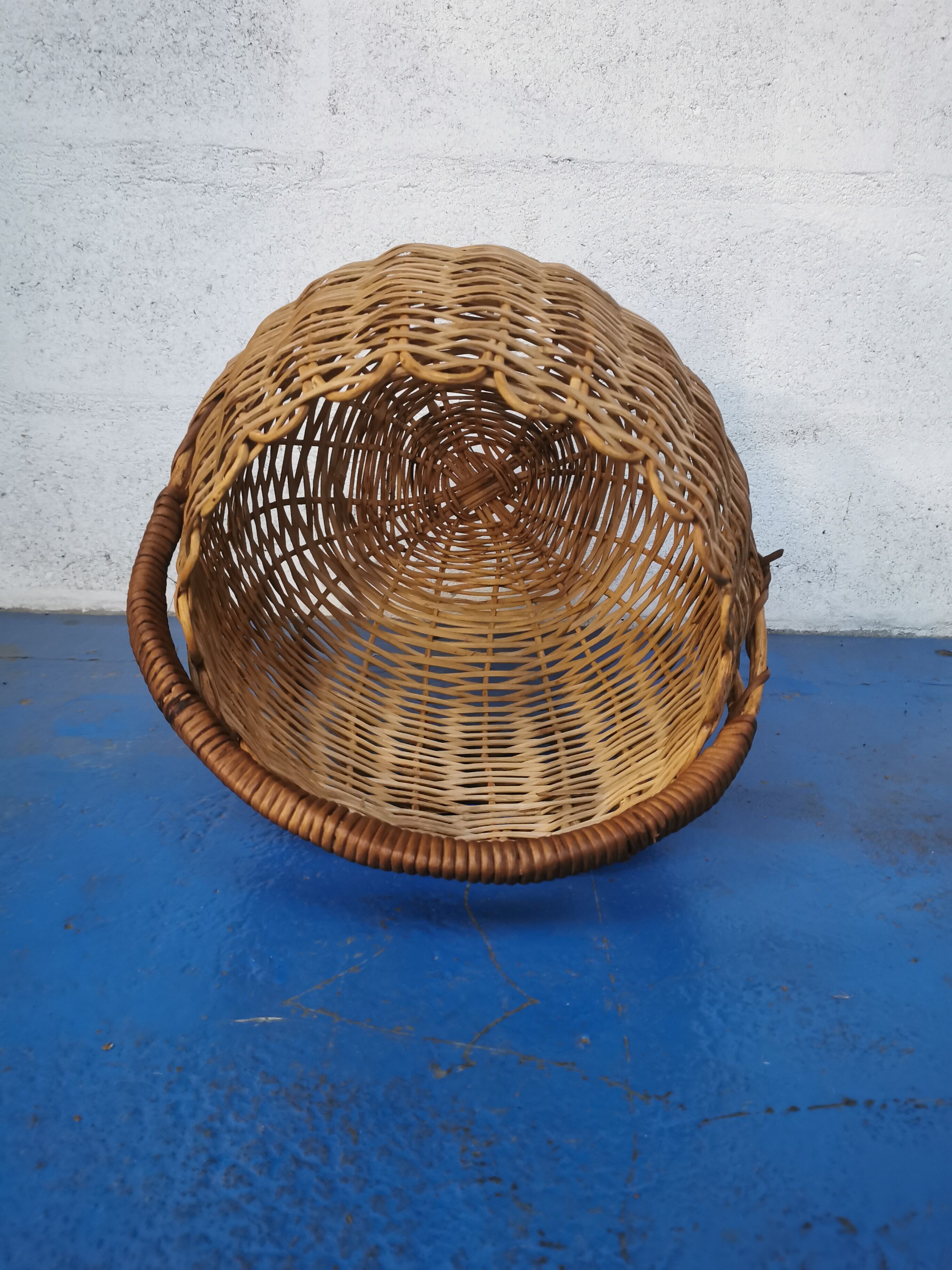 Rattan round basket