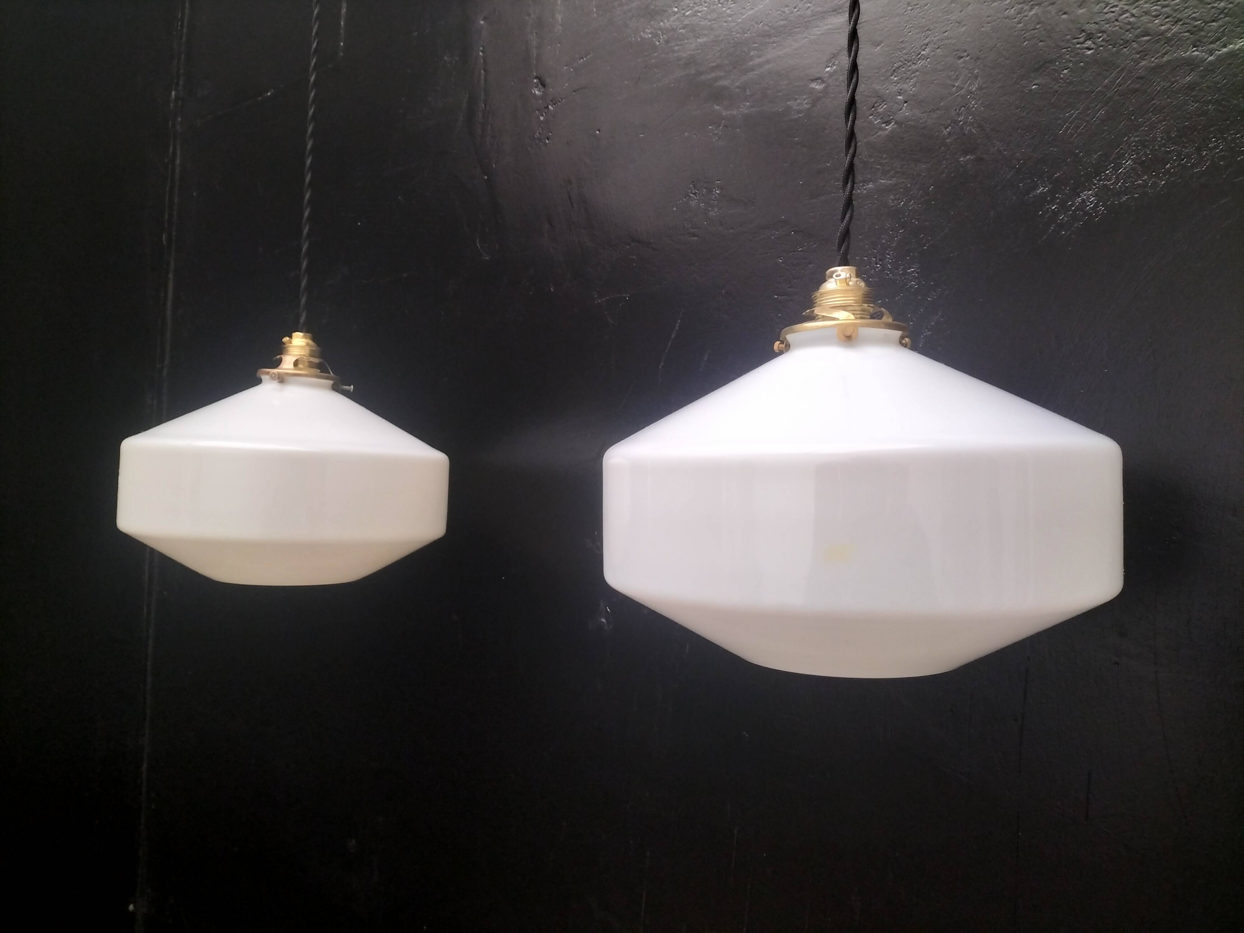 Opaline suspensions