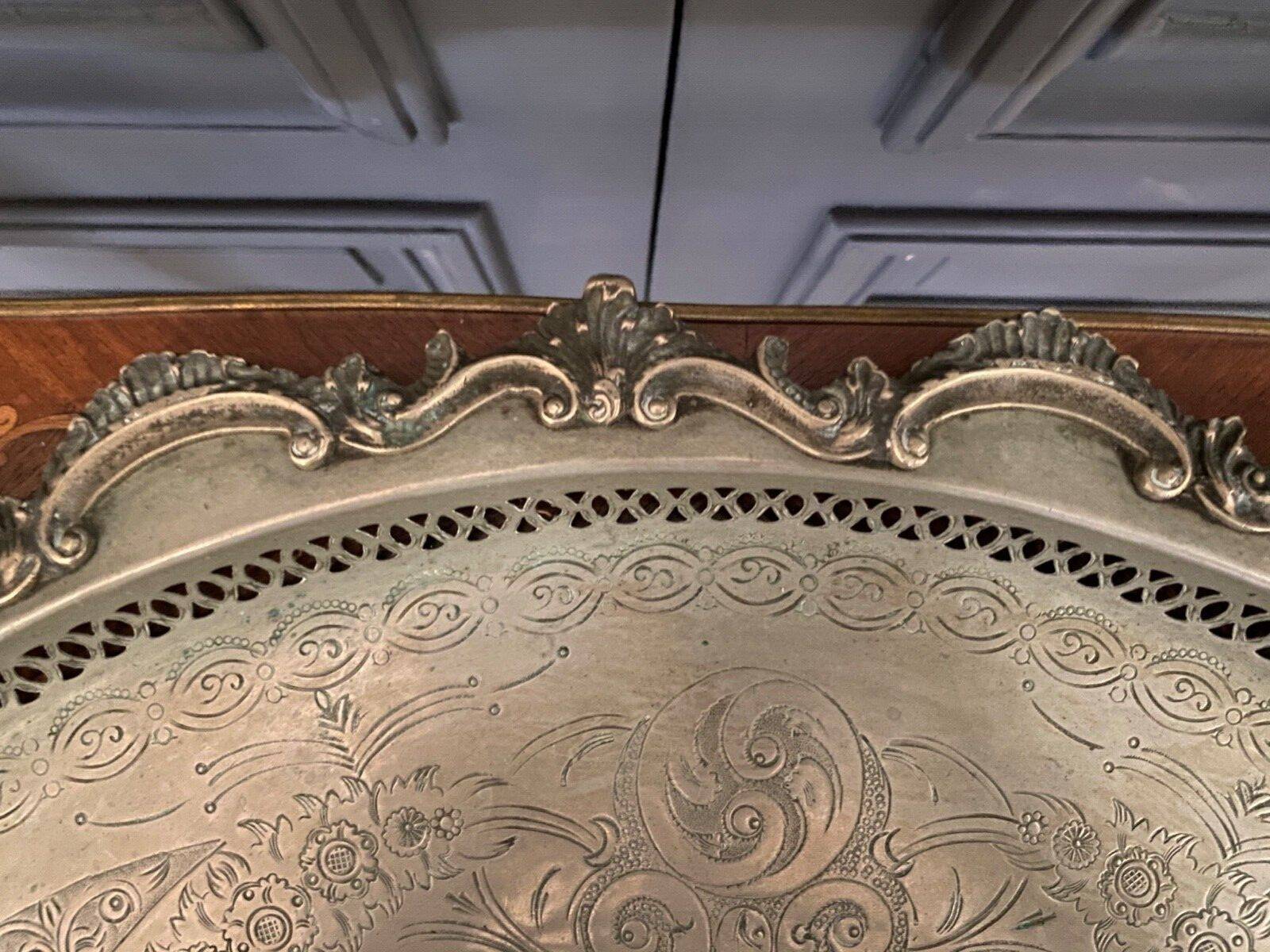 Plateau à thé oriental XXe gravé couleur métal