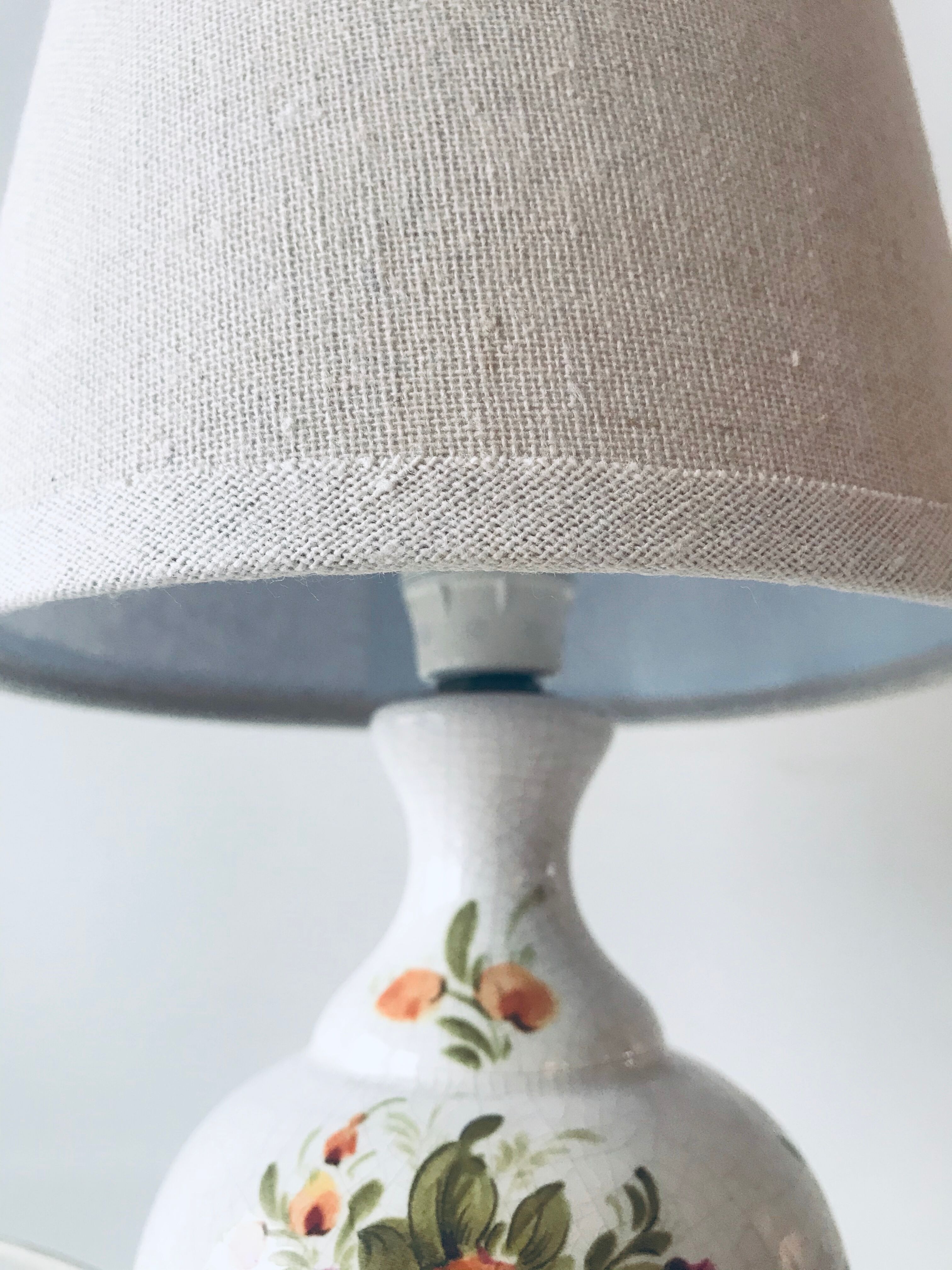 Ceramic lamp floral decoration