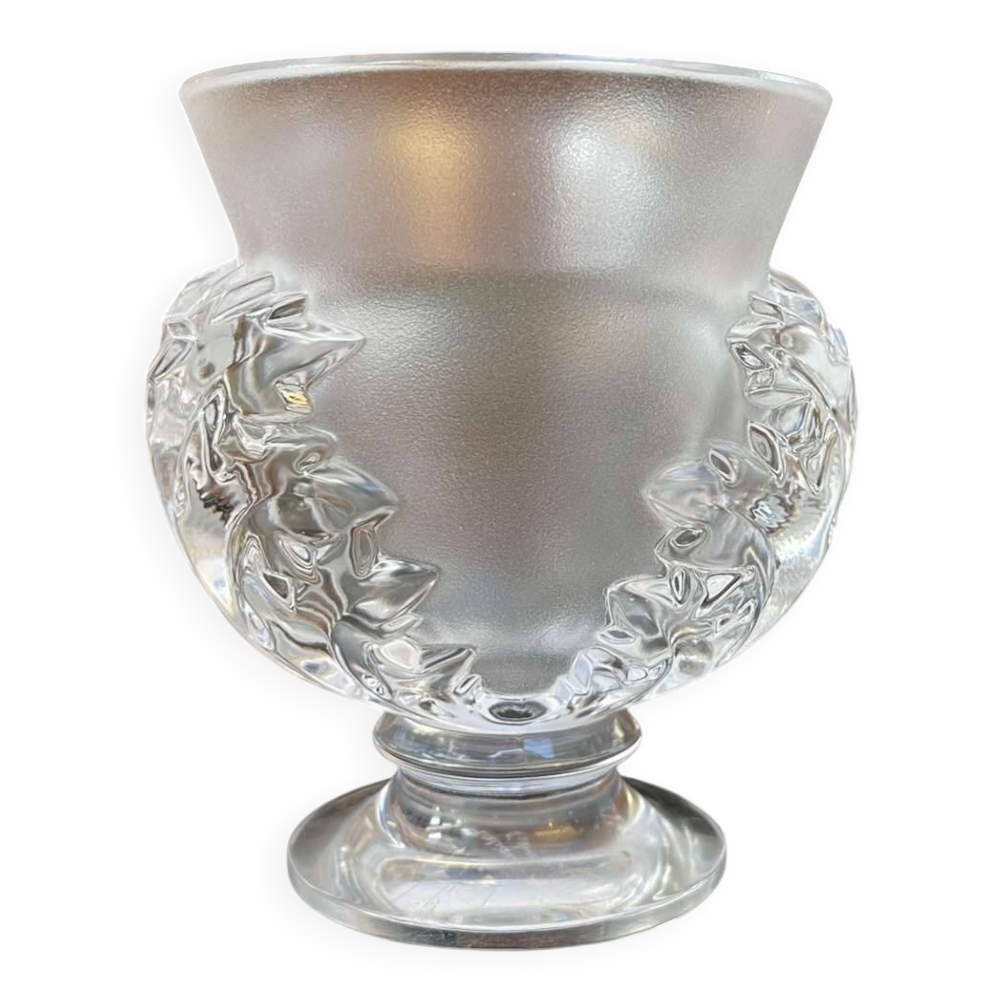 Lalique vase in frosted crystal, Saint Cloud model.