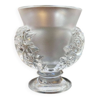 Lalique vase in frosted crystal, Saint Cloud model.