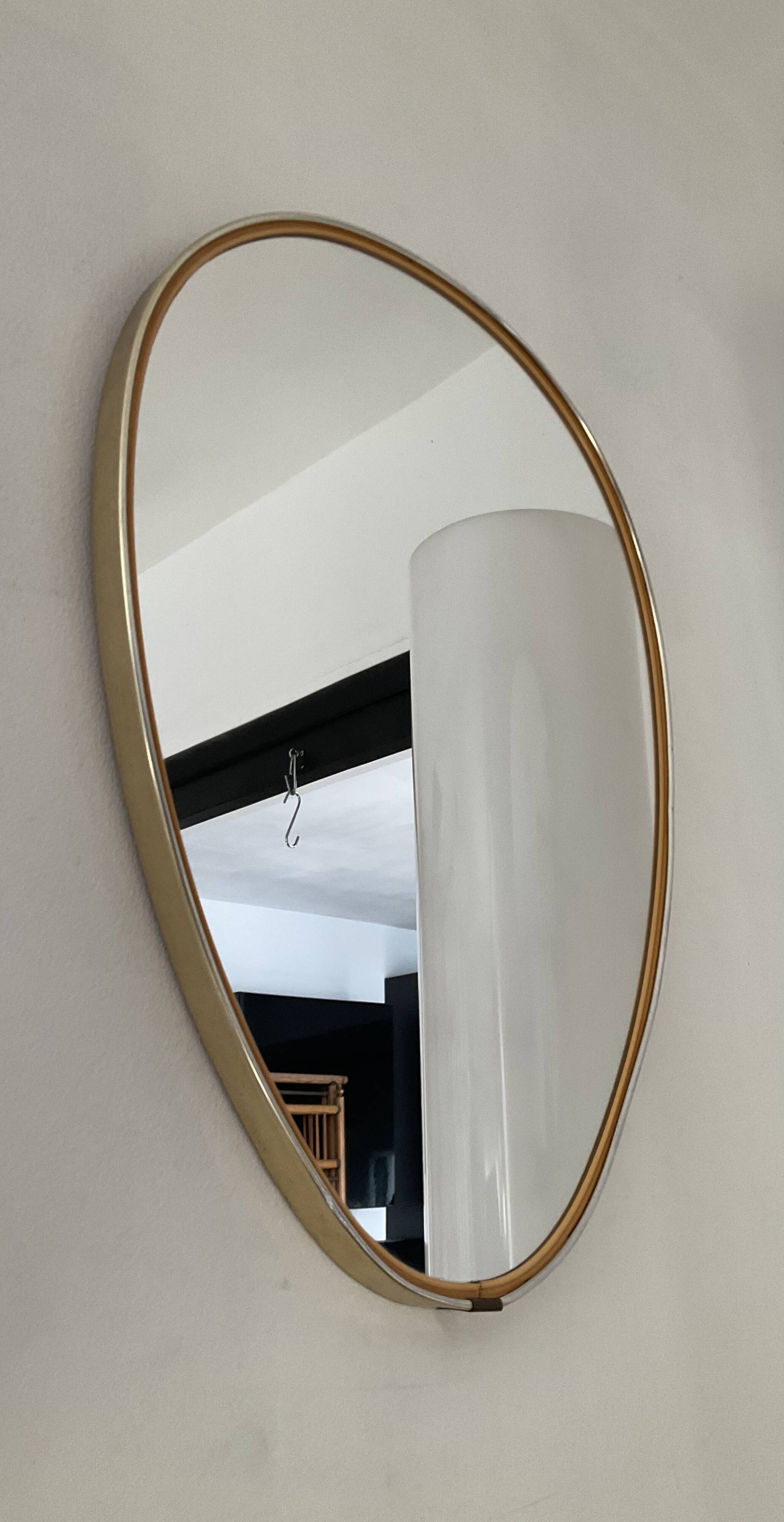Asymmetrical free-form mirror from the 60s and 70s