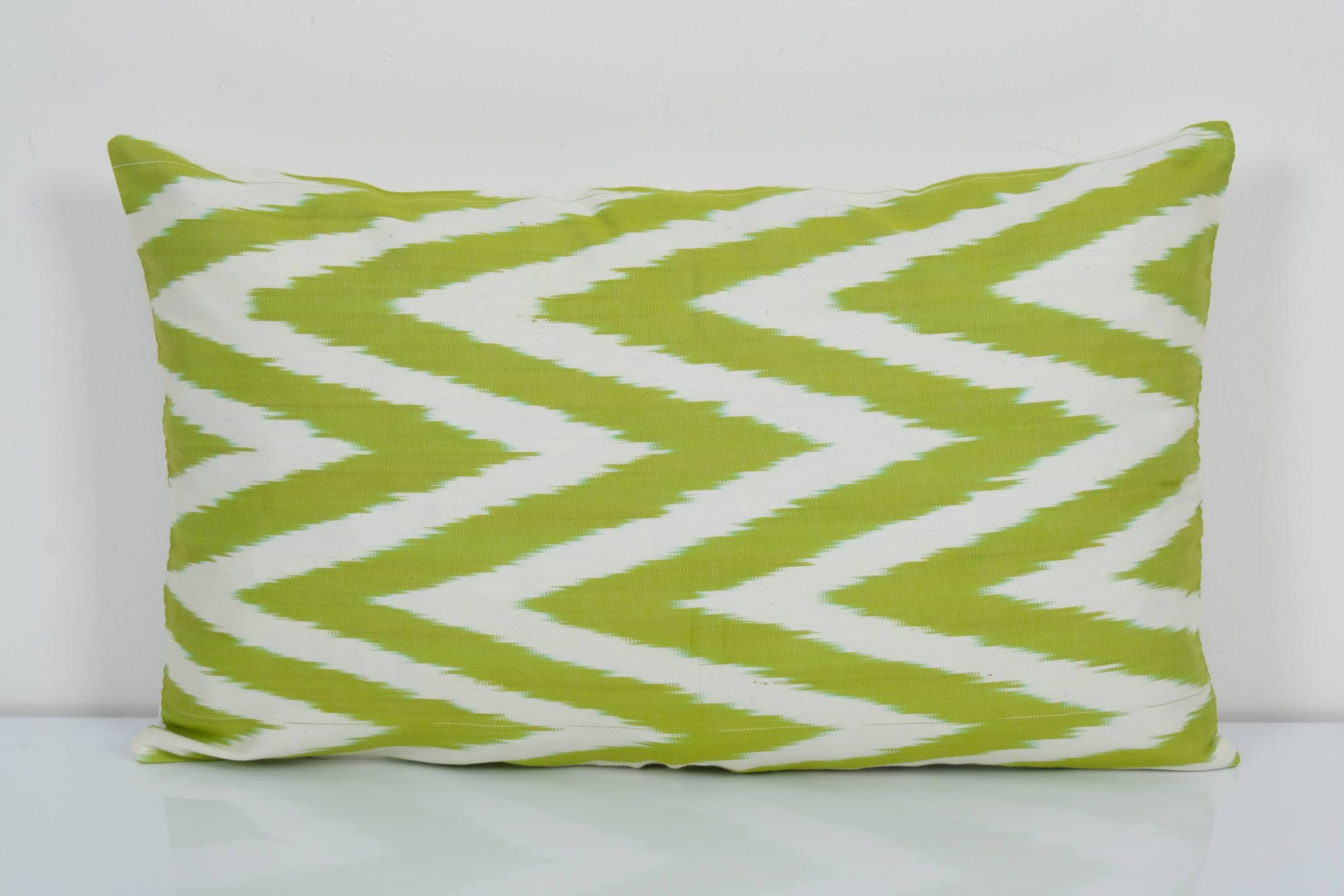 Conception ikat en zigzag de 12" x 20"