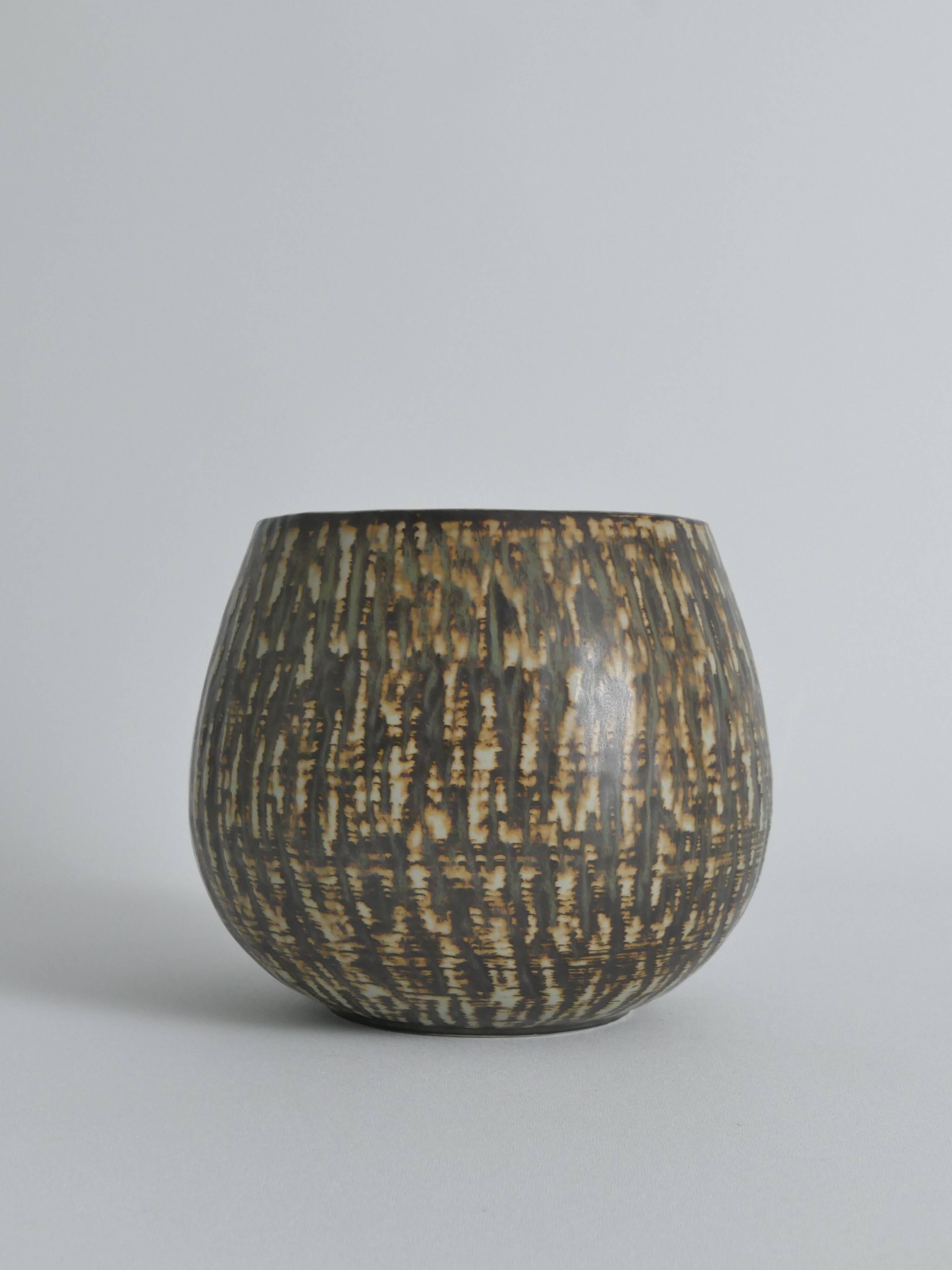 Vase en grès brun Birka Rubus de style mid-century modern par Gunnar Nylund, Rörstrand