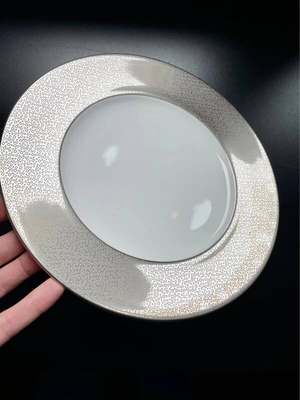 Royal Doulton "Abacus" Plate 22.5 cm Platinum Porcelain