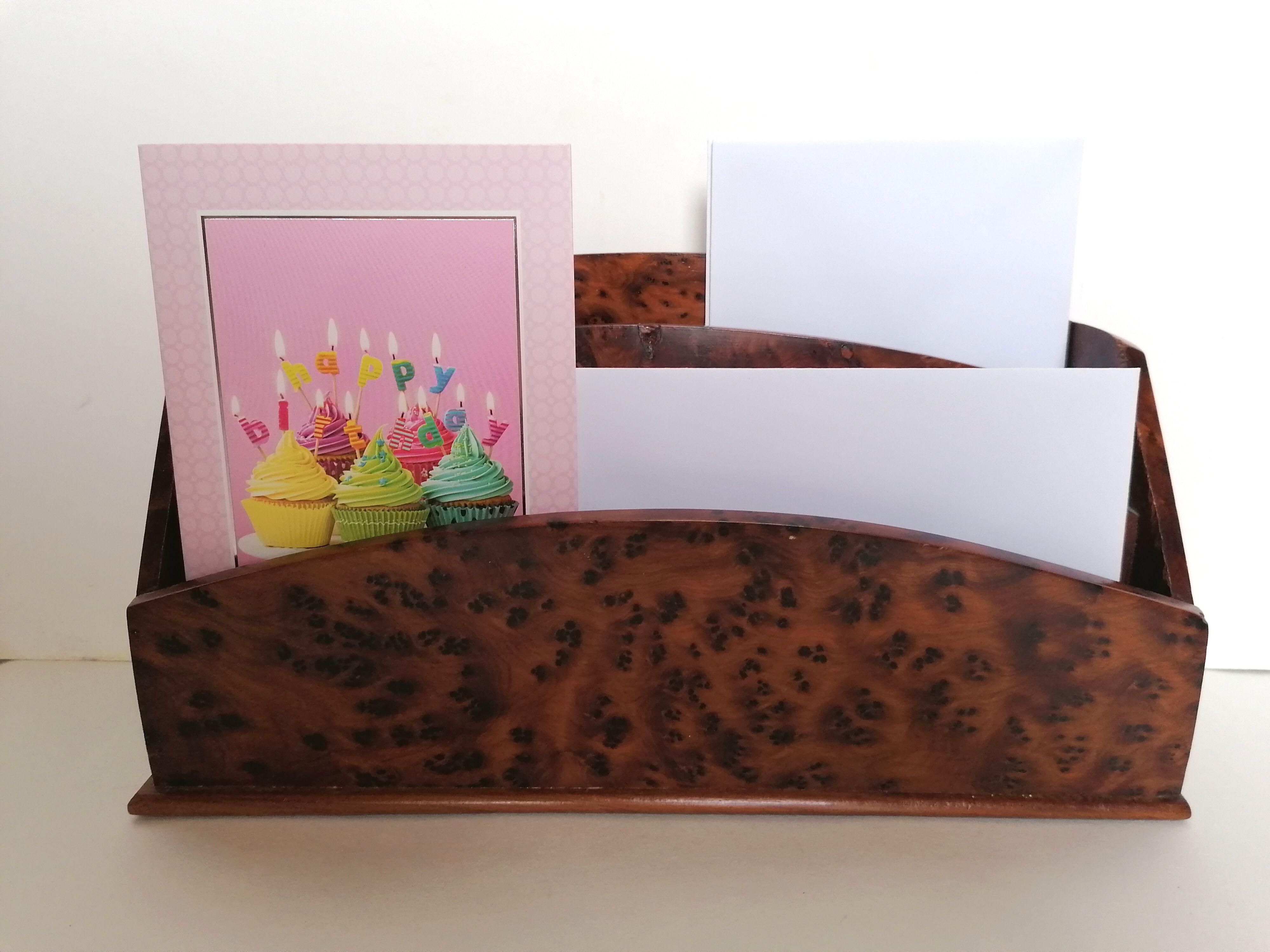 Letter holder thuja magnifying glass