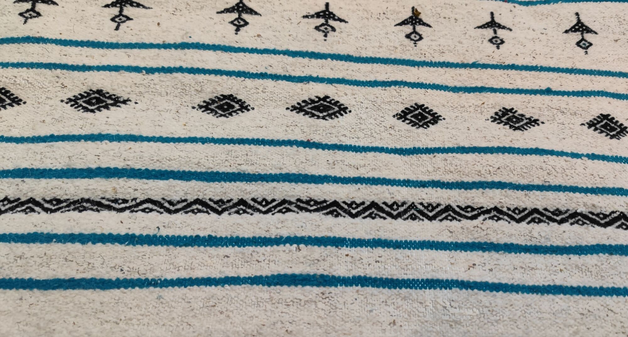Kilim handmade white carpet in natural wool