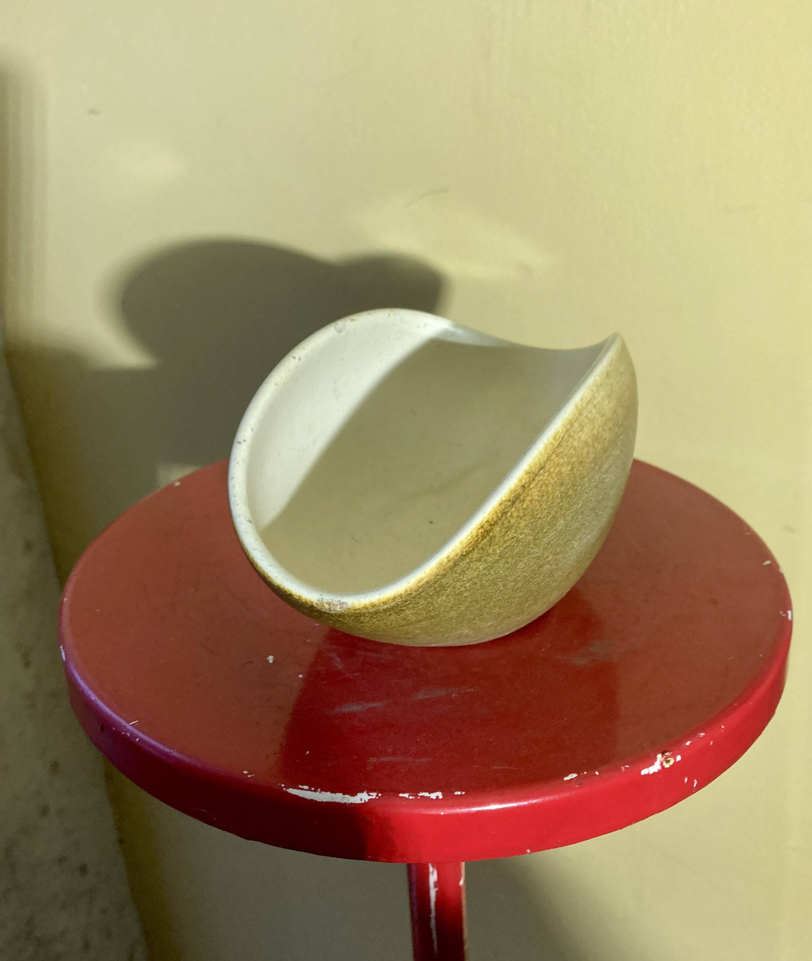 Greyish yellow bowl by Suzanne Ramié (1905-1974) and Atelier Madoura (XX) Bowl -Madoura
