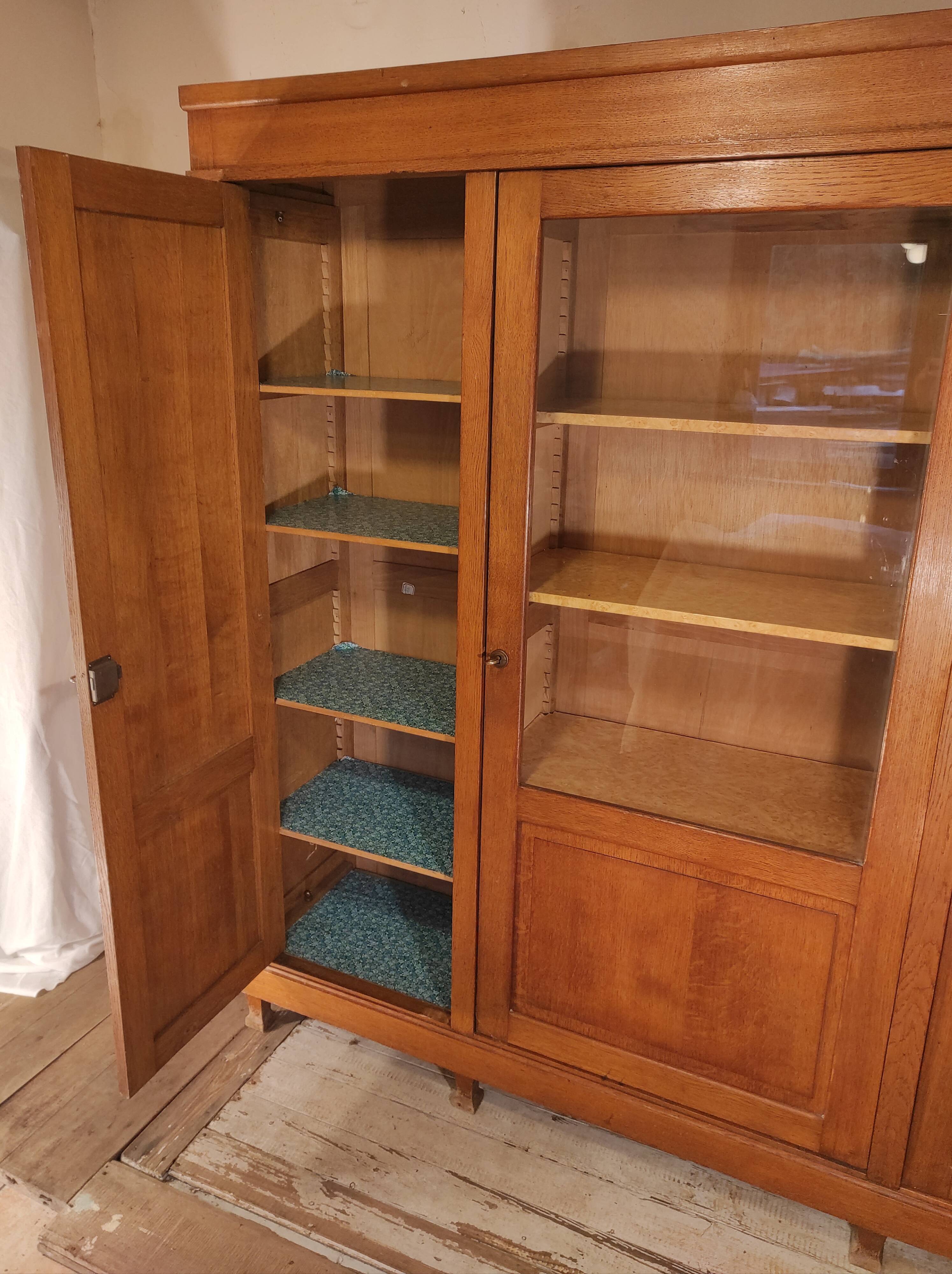 Trade library with showcase