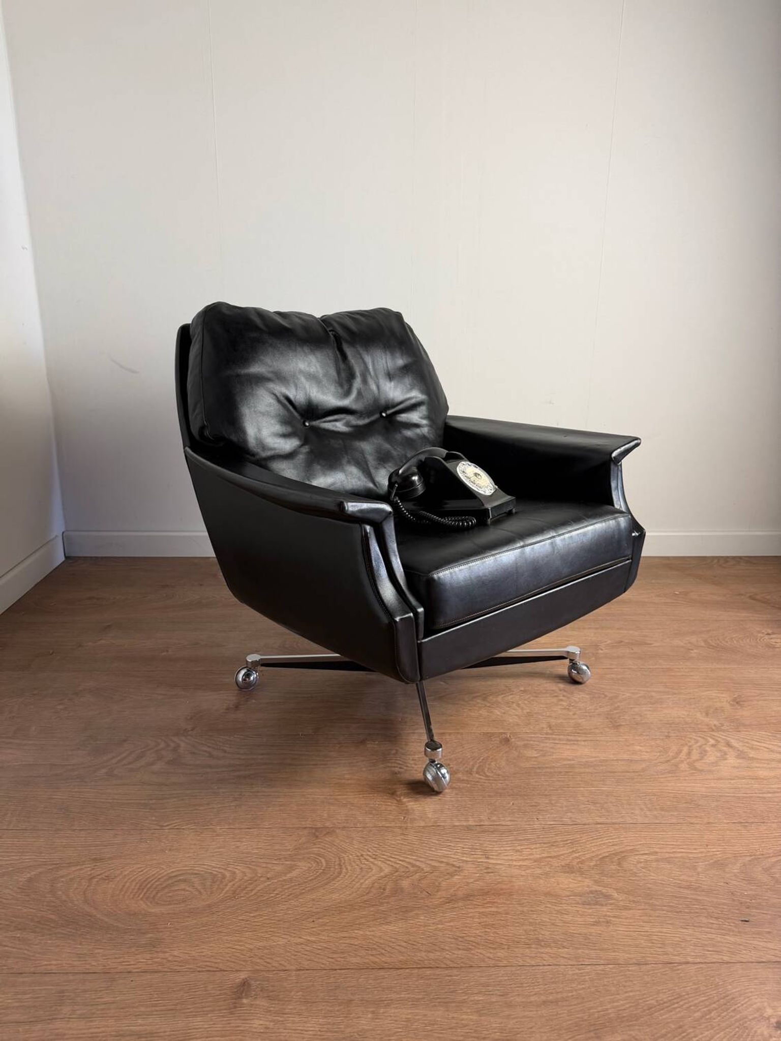 Vintage armchair published by Möbel Mann – elegant black