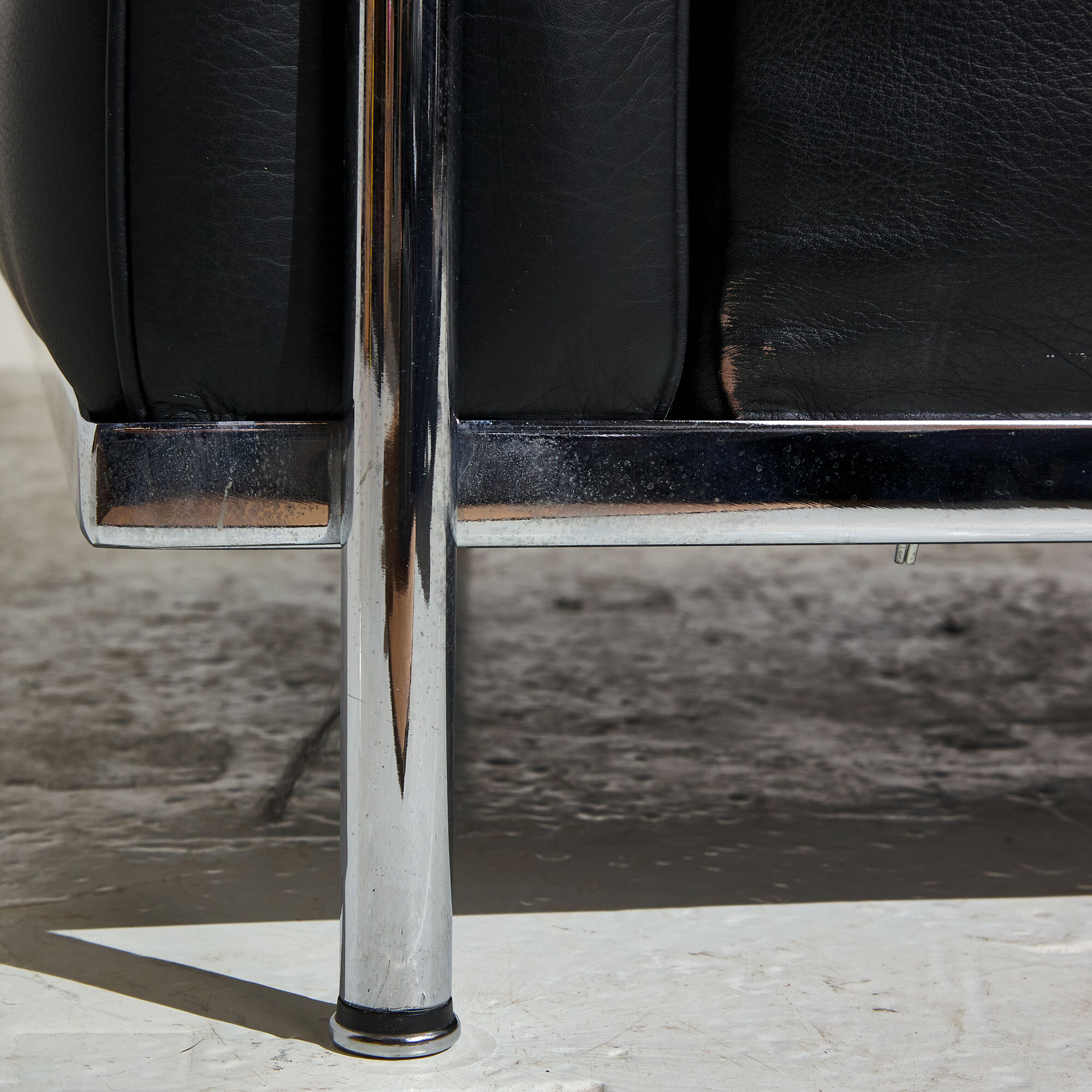 Fauteuil en cuir LC3 de Le Corbusier pour Cassina