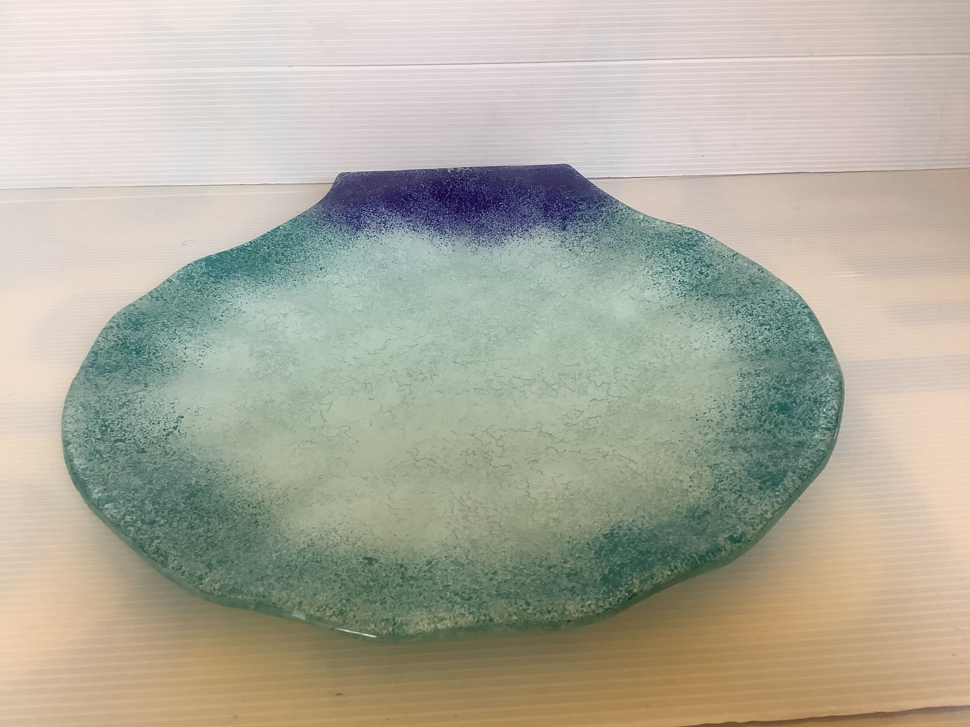 Blue glass paste pocket emptier