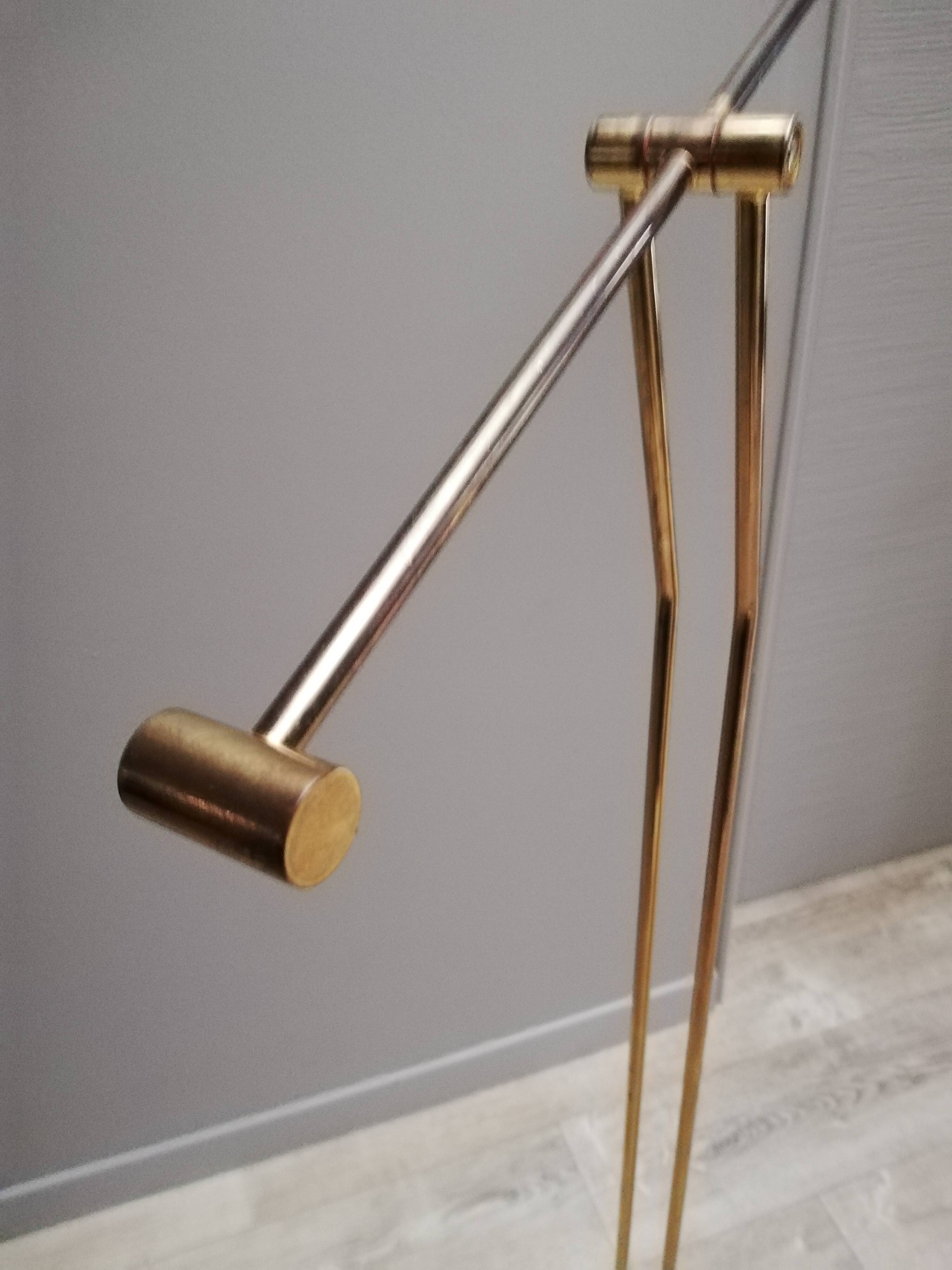 Gold metal counterweight lamppost