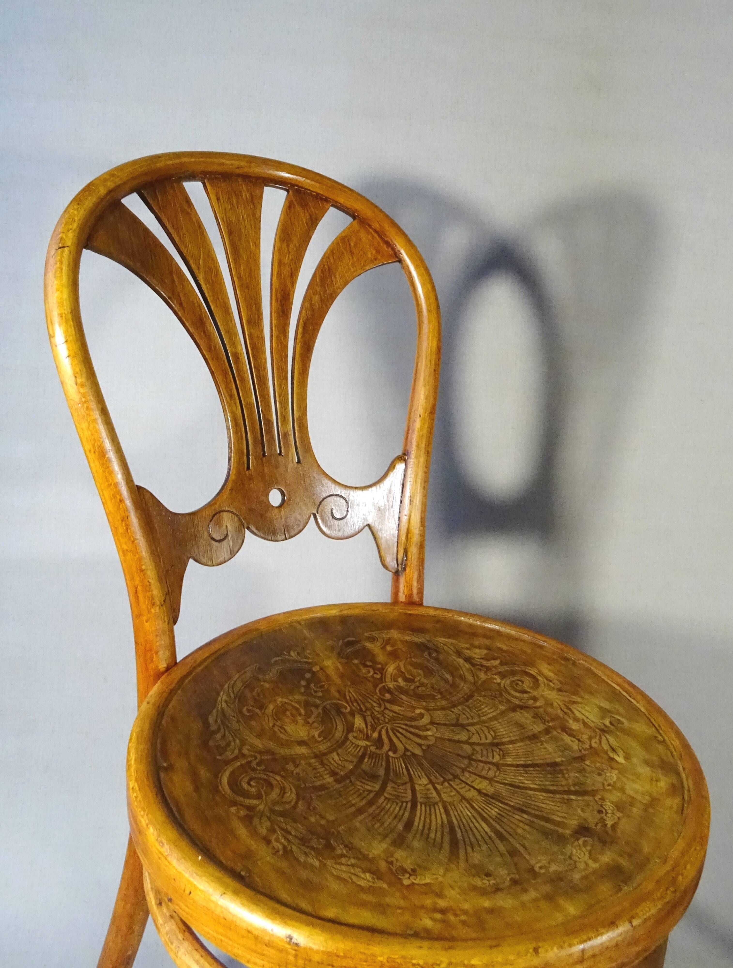 Two Thonet bistro chairs No. 322 from around 1910 - in perfect condition.