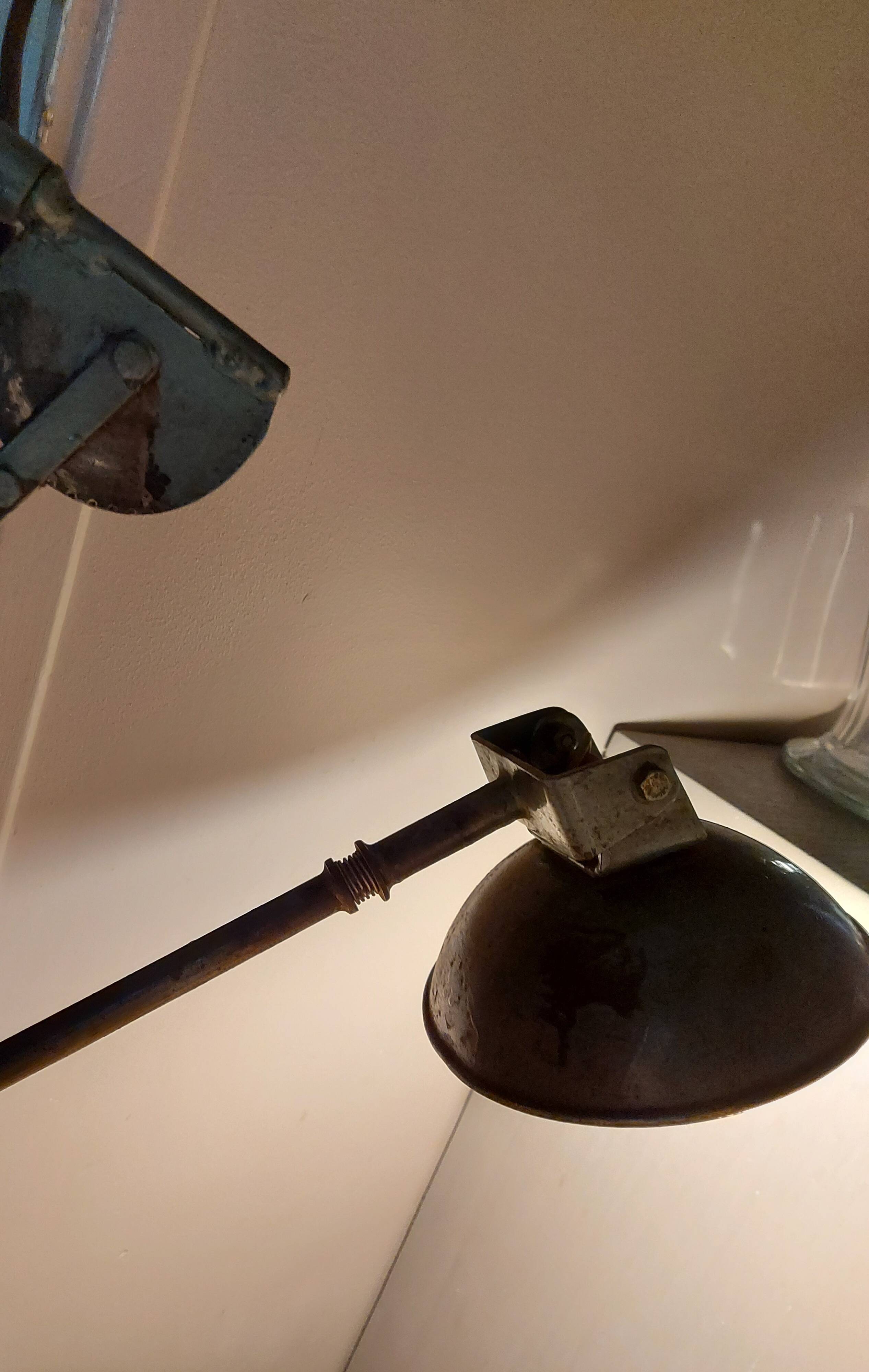 Lampe industrielle d'atelier à rotule