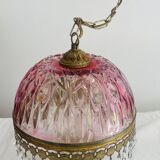 Suspension ancienne en verre rose avec pampilles.