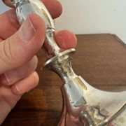 Paire de bougeoirs  en métal argenté