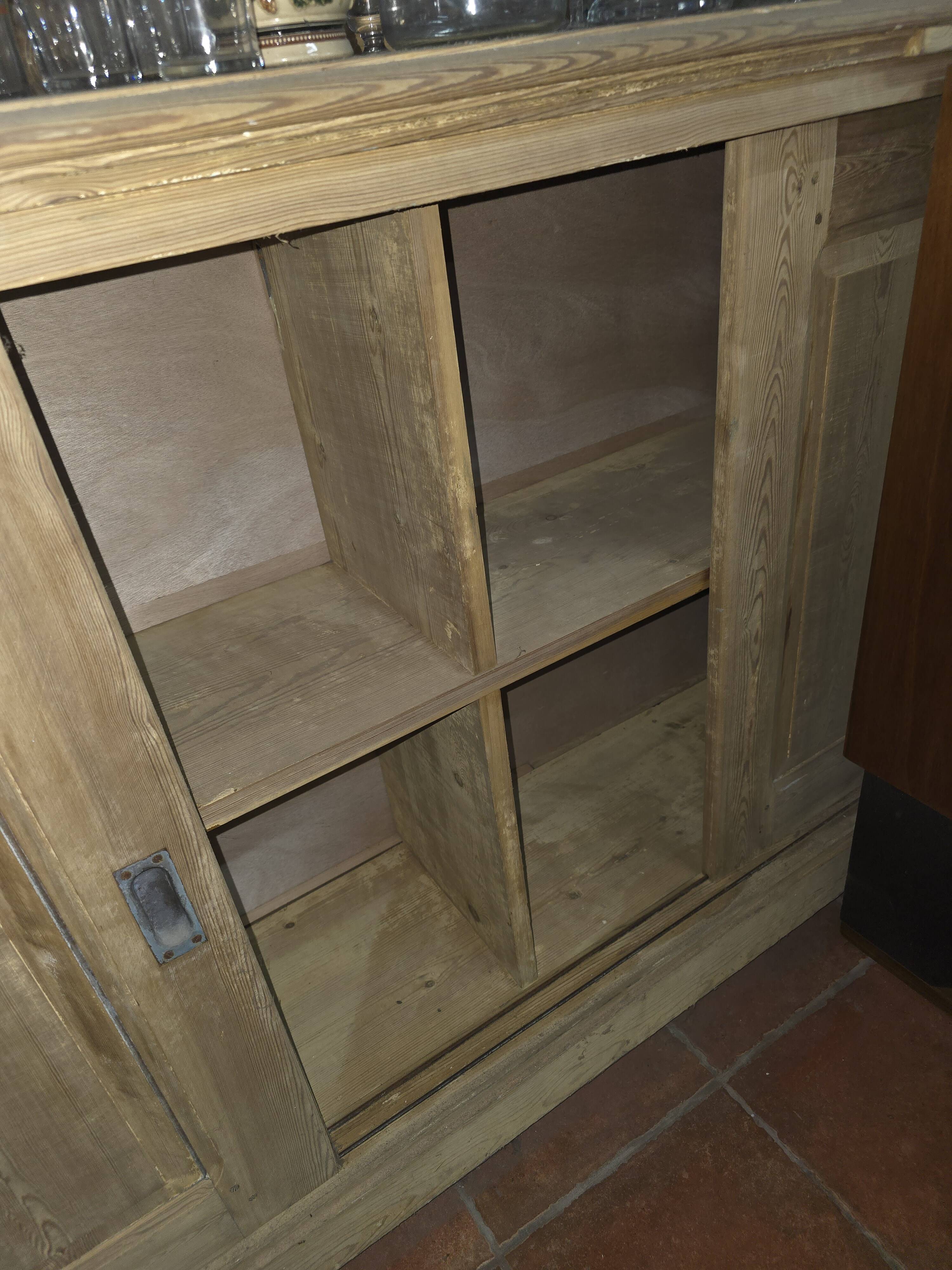 Fir bar glass, back bar