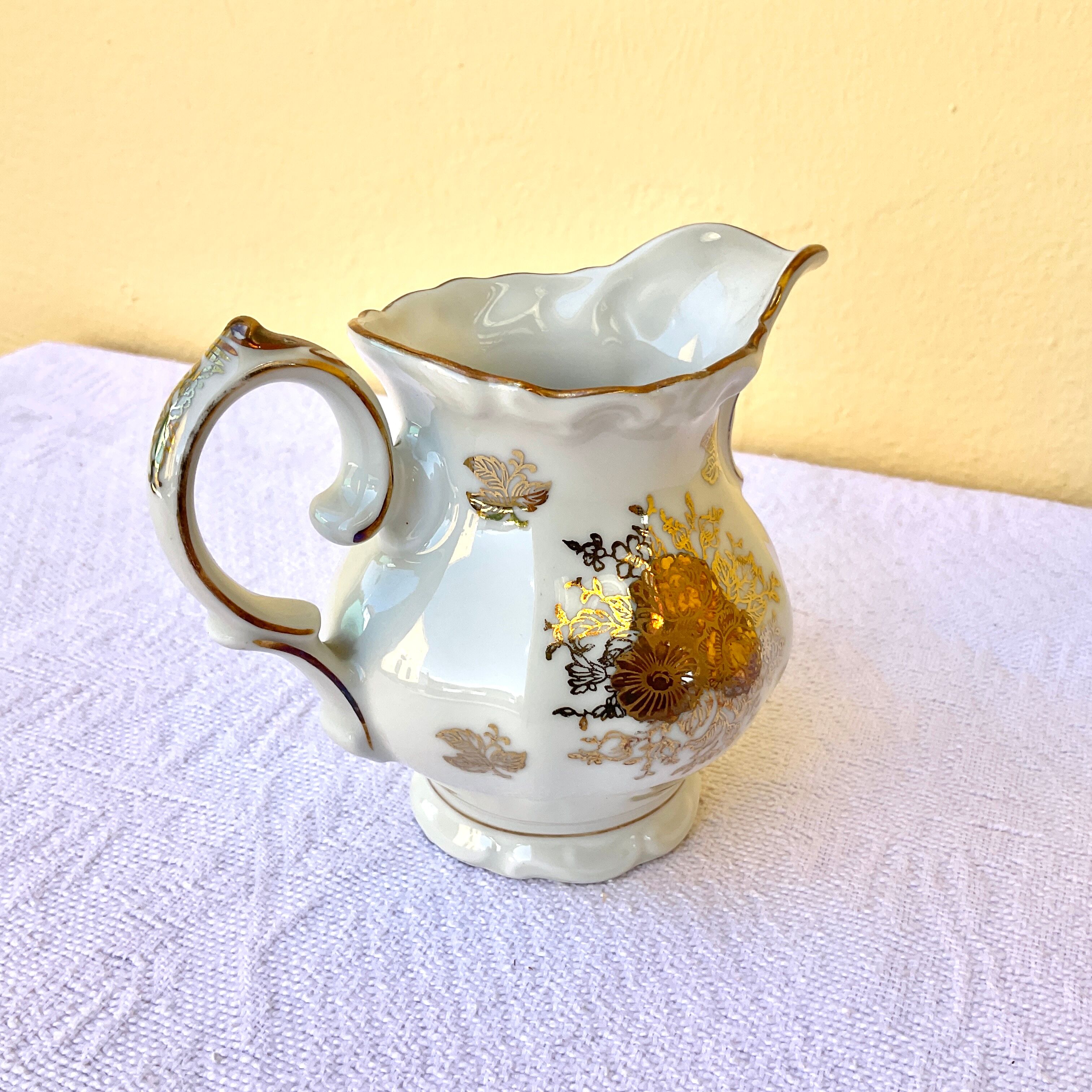 Creamer milk jar with gilding Bavaria