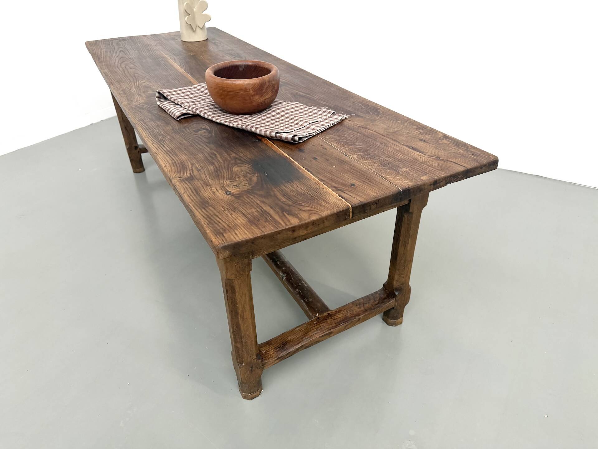Authentic French farmhouse table from 1890 in solid oak with two drawers.