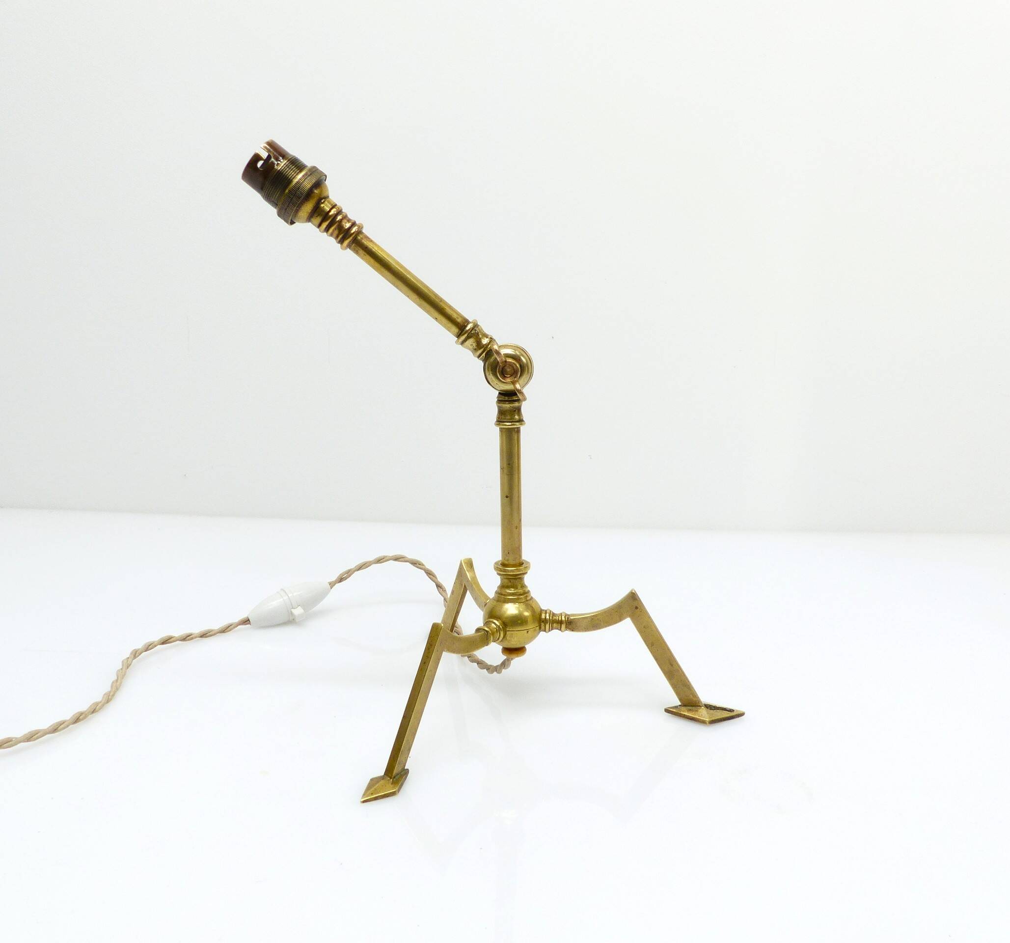 Articulated tripod lamp base in brass, Arts & Crafts style, in the manner of.