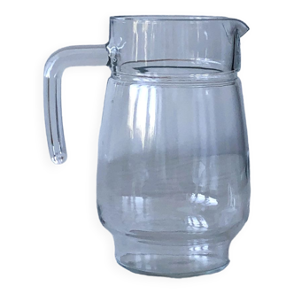 Carafe avec bec verseur en verre translucide, modèle Lever