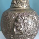 Jolie paire de vases asiatiques anciens en bronze