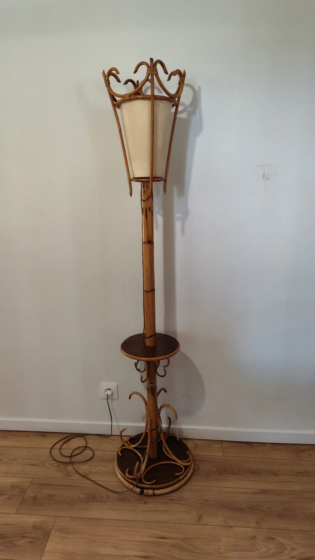 Lampadaire en rotin