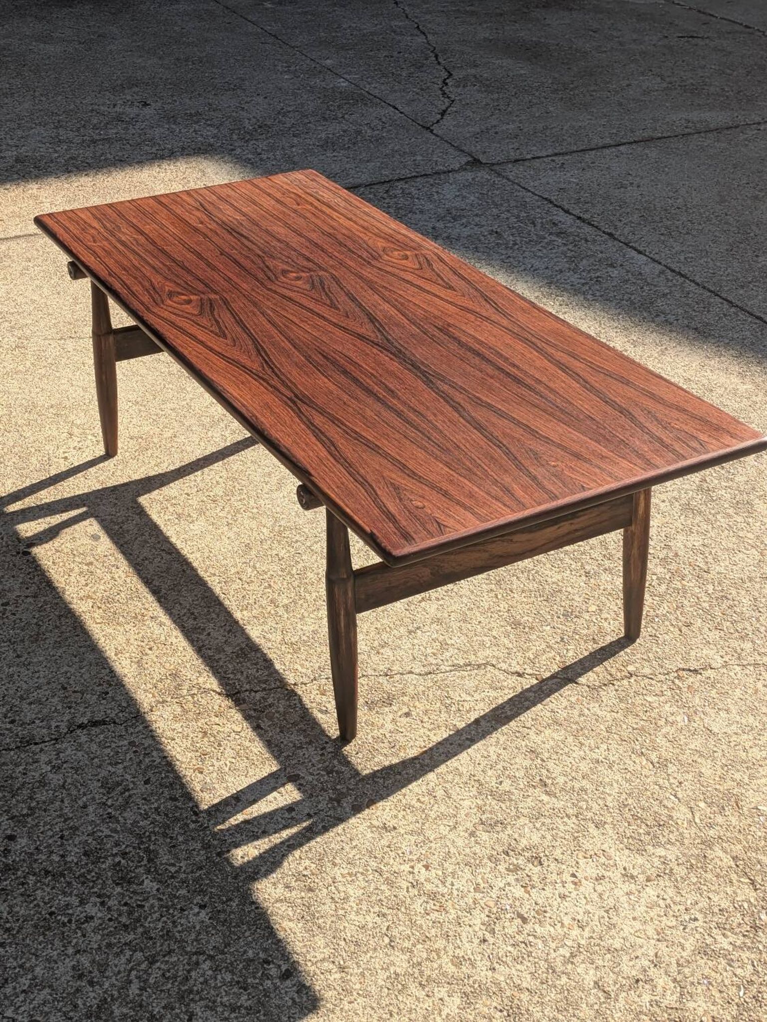 Table basse vintage en palissandre – style scandinave années 60
