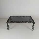 Table basse vintage brutaliste en fer noir à mailles de chaîne avec verre fumé d'origine, années 70