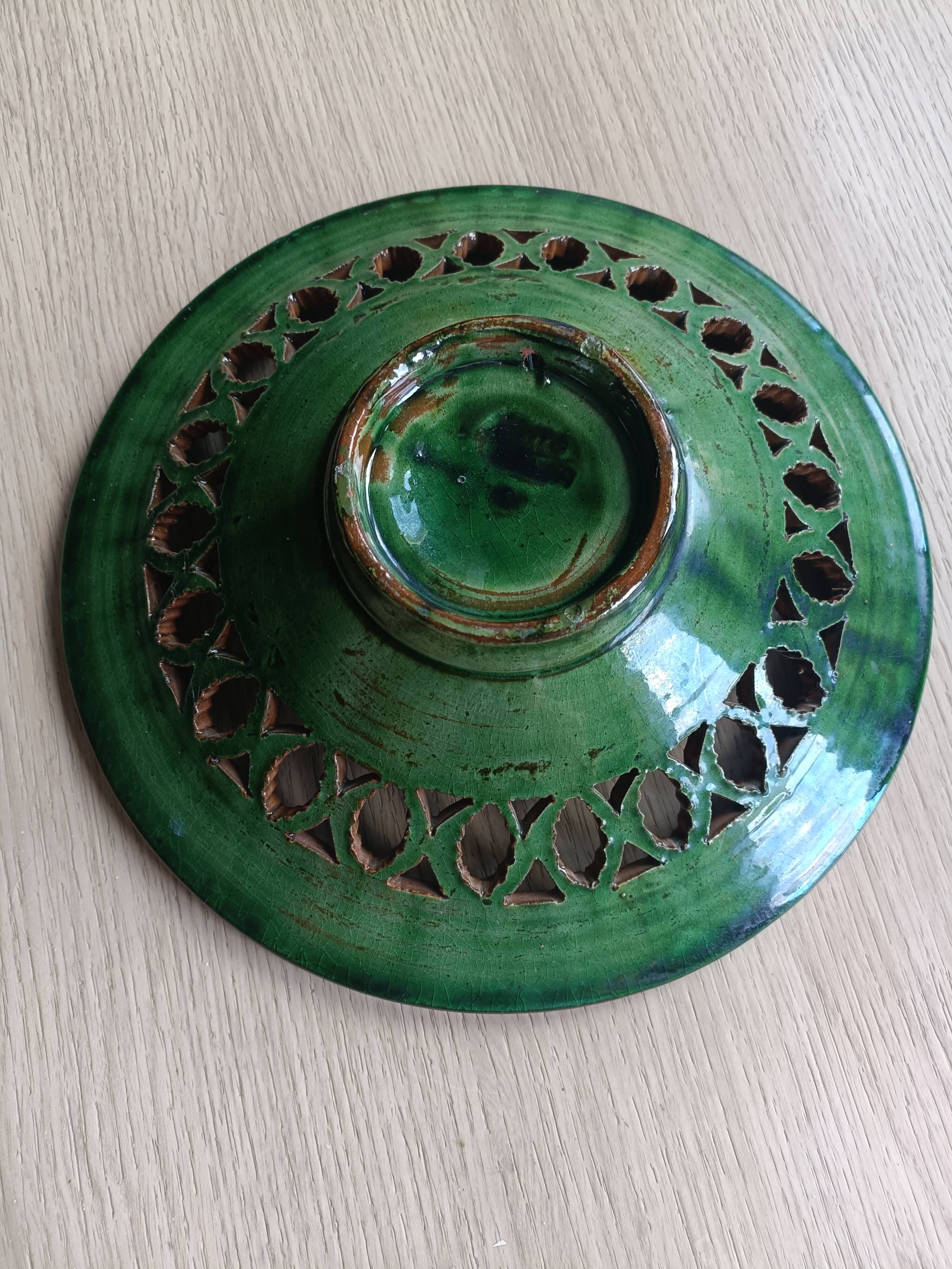 Green earthenware fruit cup