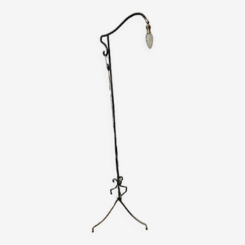 Tripod floor lamp