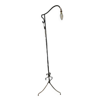 Tripod floor lamp