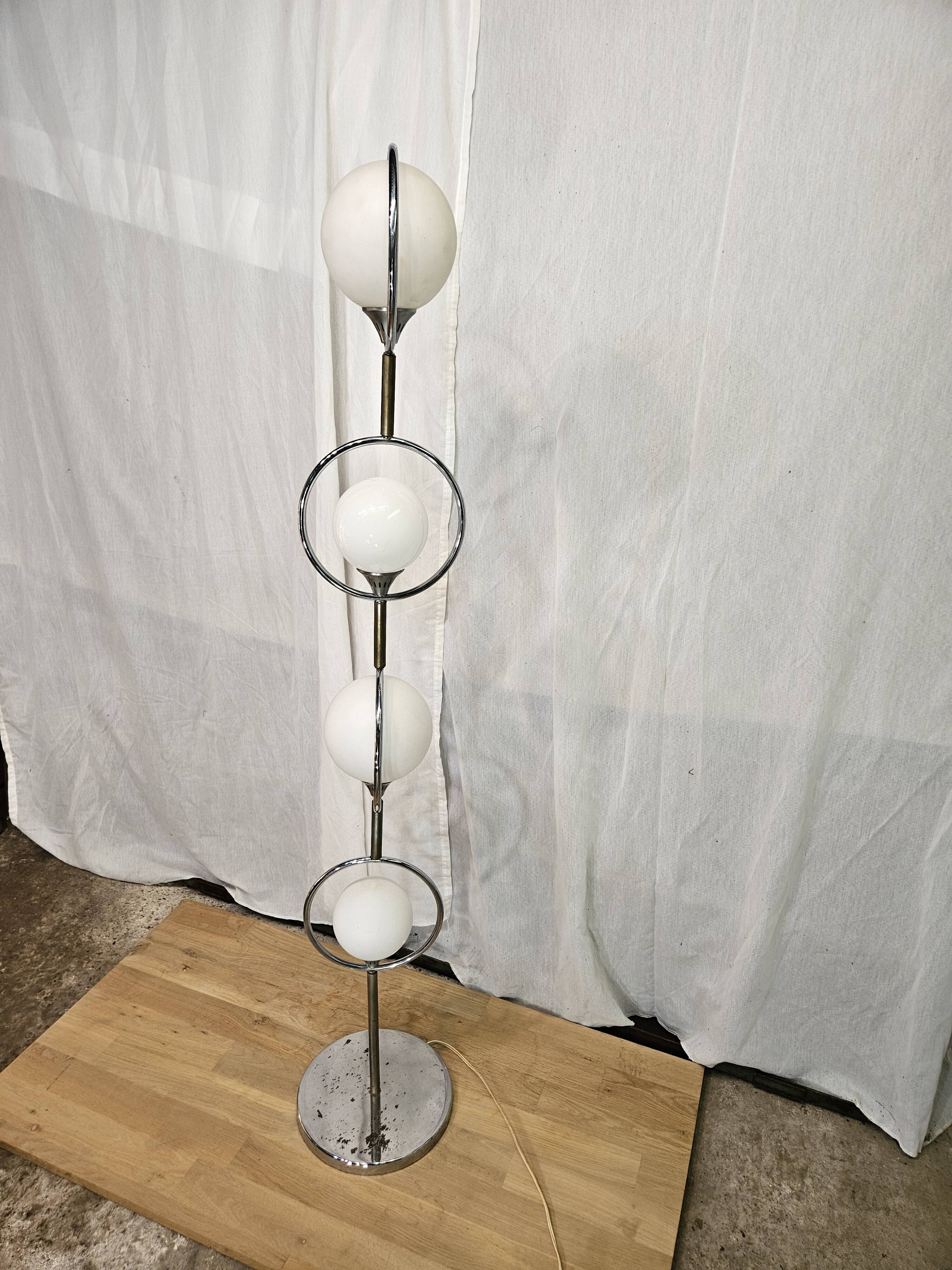 Italian design globe floor lamp 1970