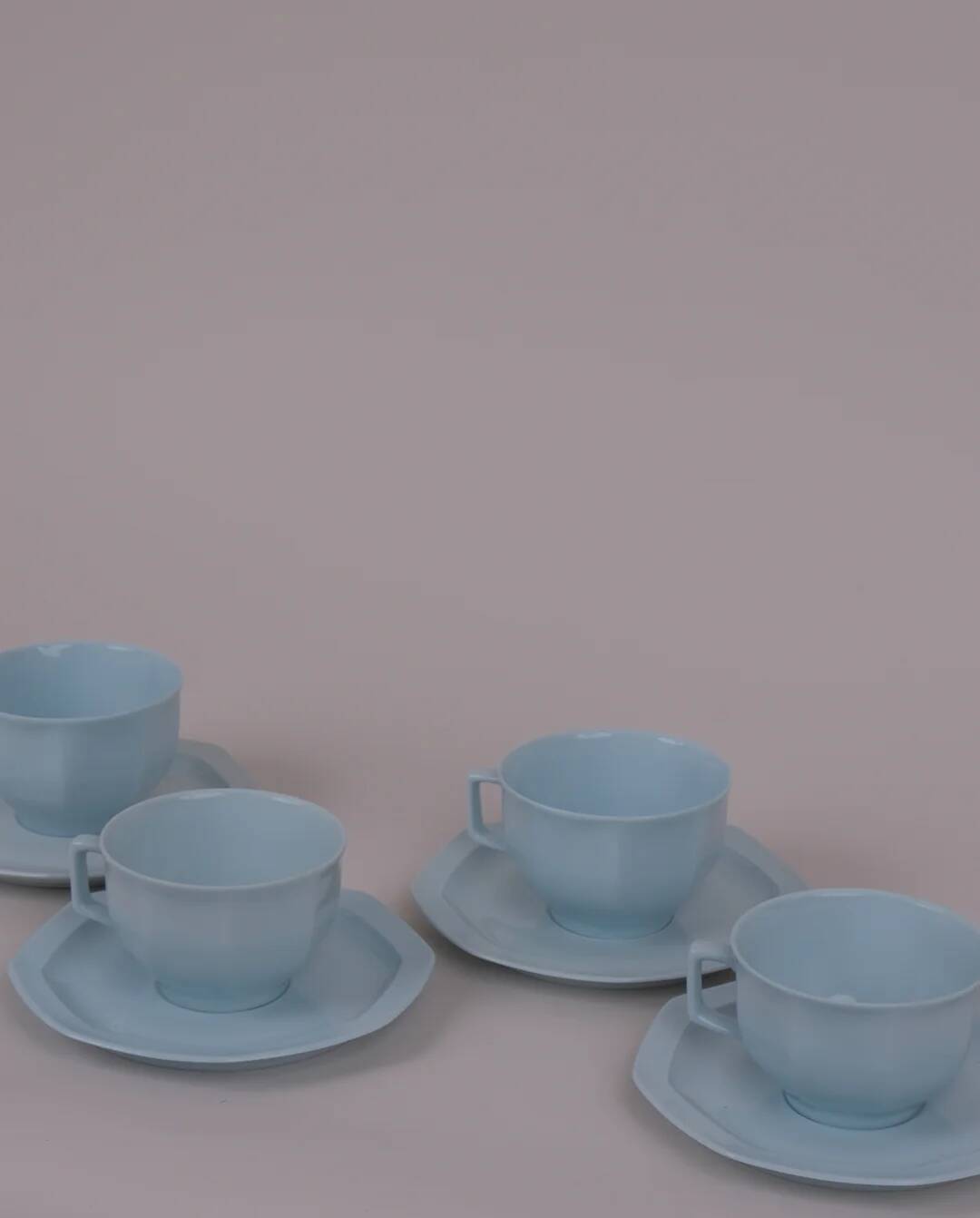 Porcelain cups and saucers x4