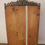 Wall cabinet to hang