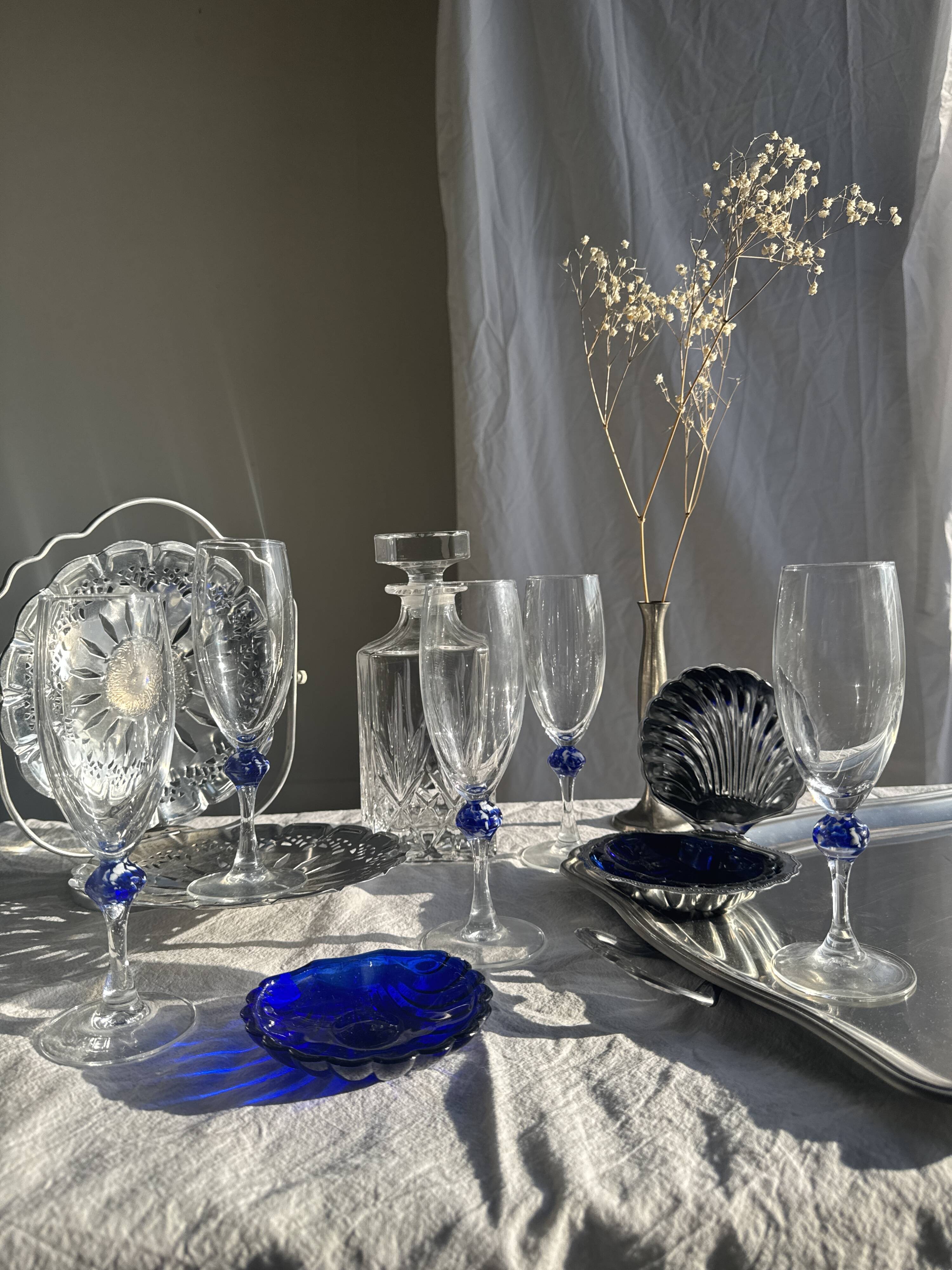 Set of 5 blue ball champagne flutes