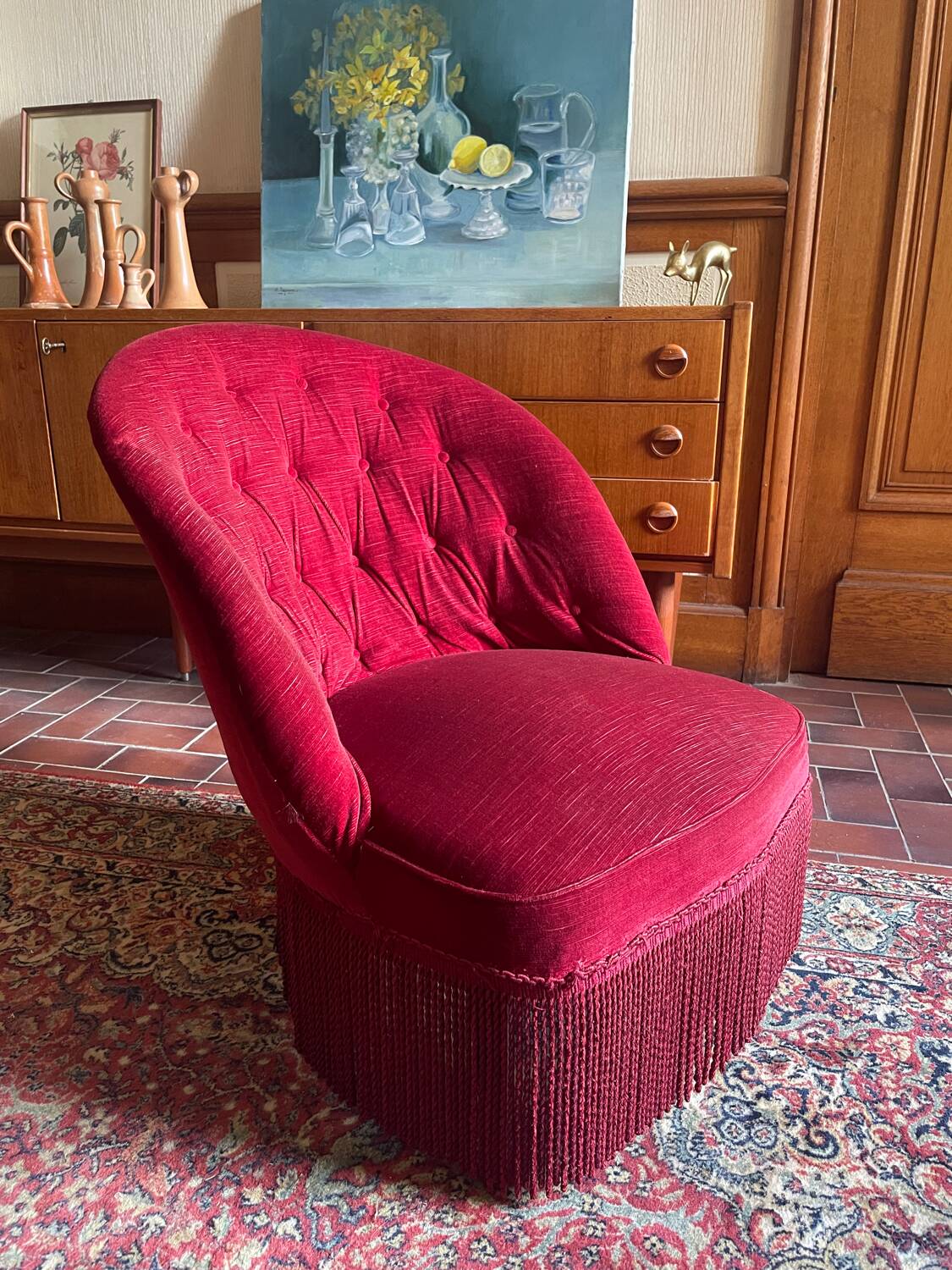 Upholstered toad chair