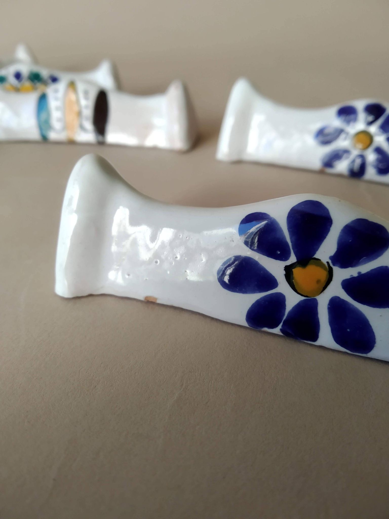 8 porte-couteaux en terre cuite céramique artisanale vintage