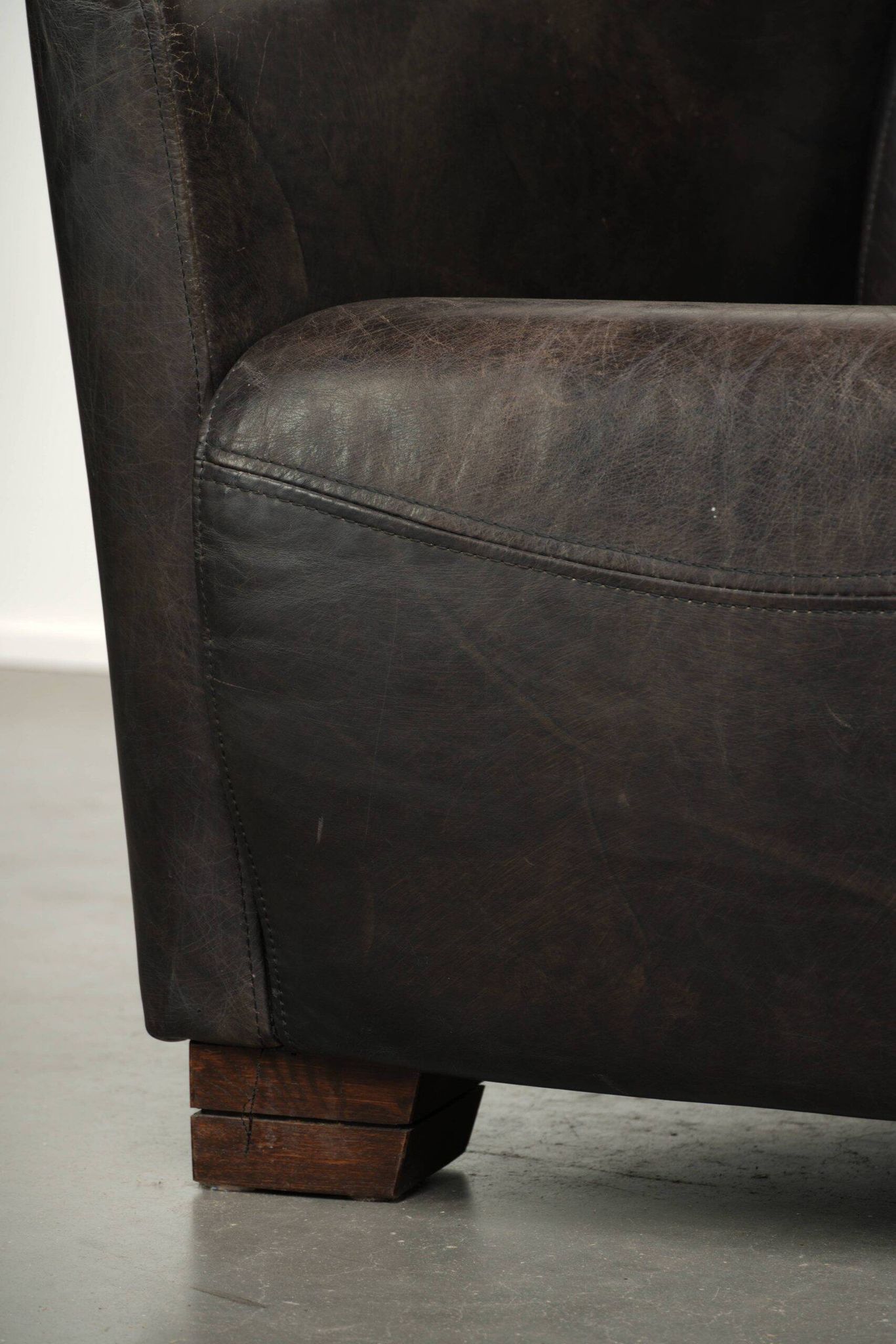 Cow leather Aviator design armchair in a dark colour scheme