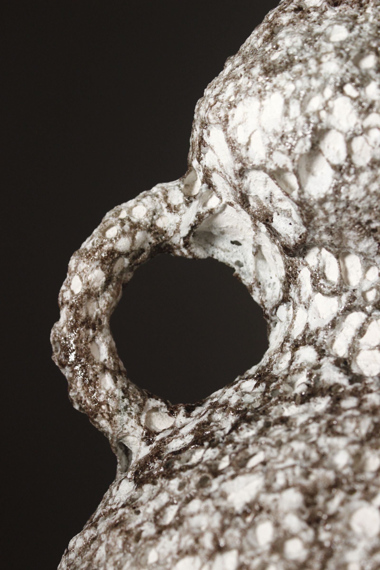 Large ceramic lamp base, fat lava, brutalist design, double lighting.
