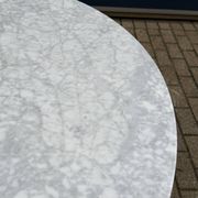 Original round dining table Knoll Tulip (137cm) Carrara