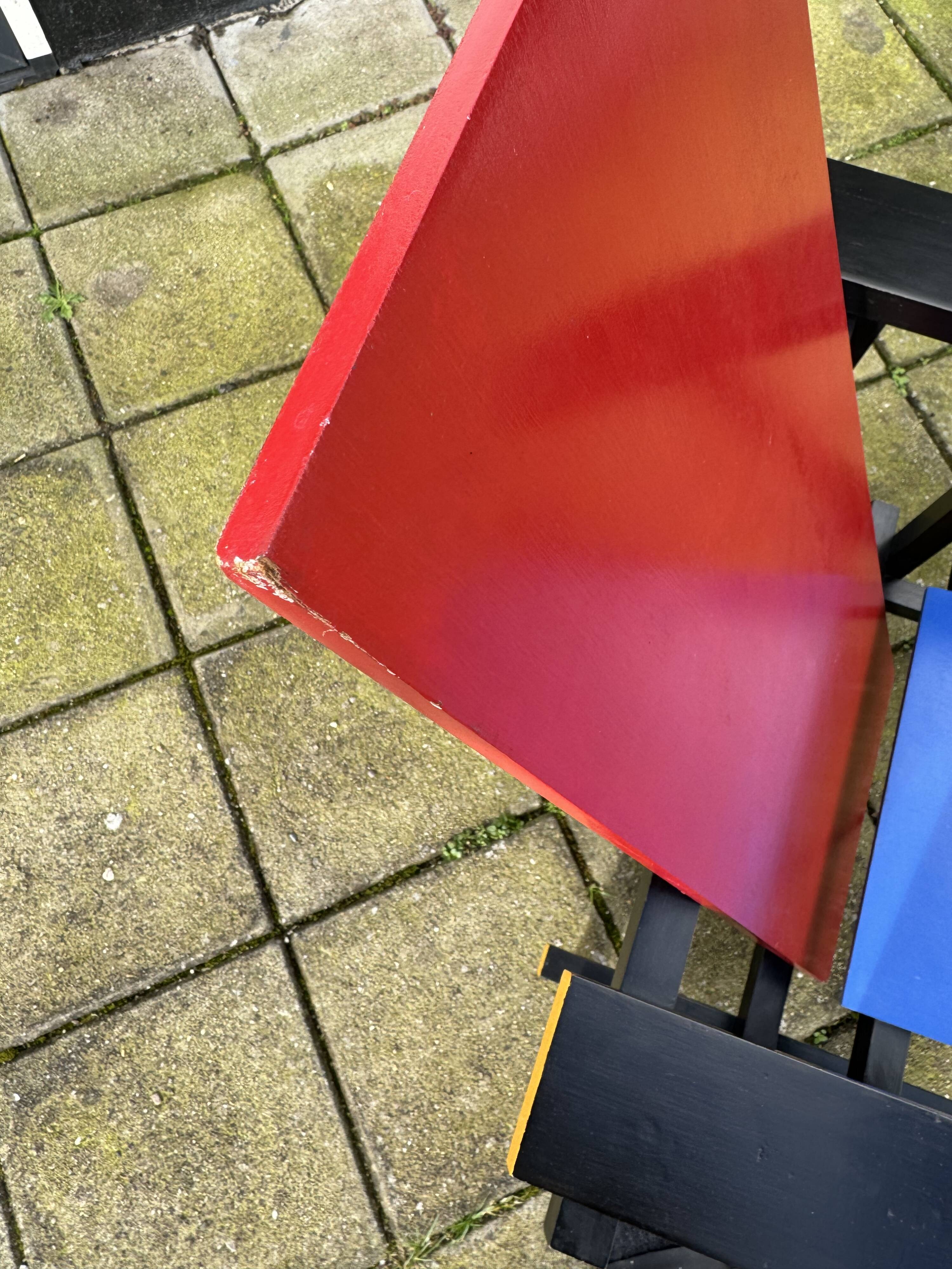 Reproduction de chaise rouge et bleue Rietveld