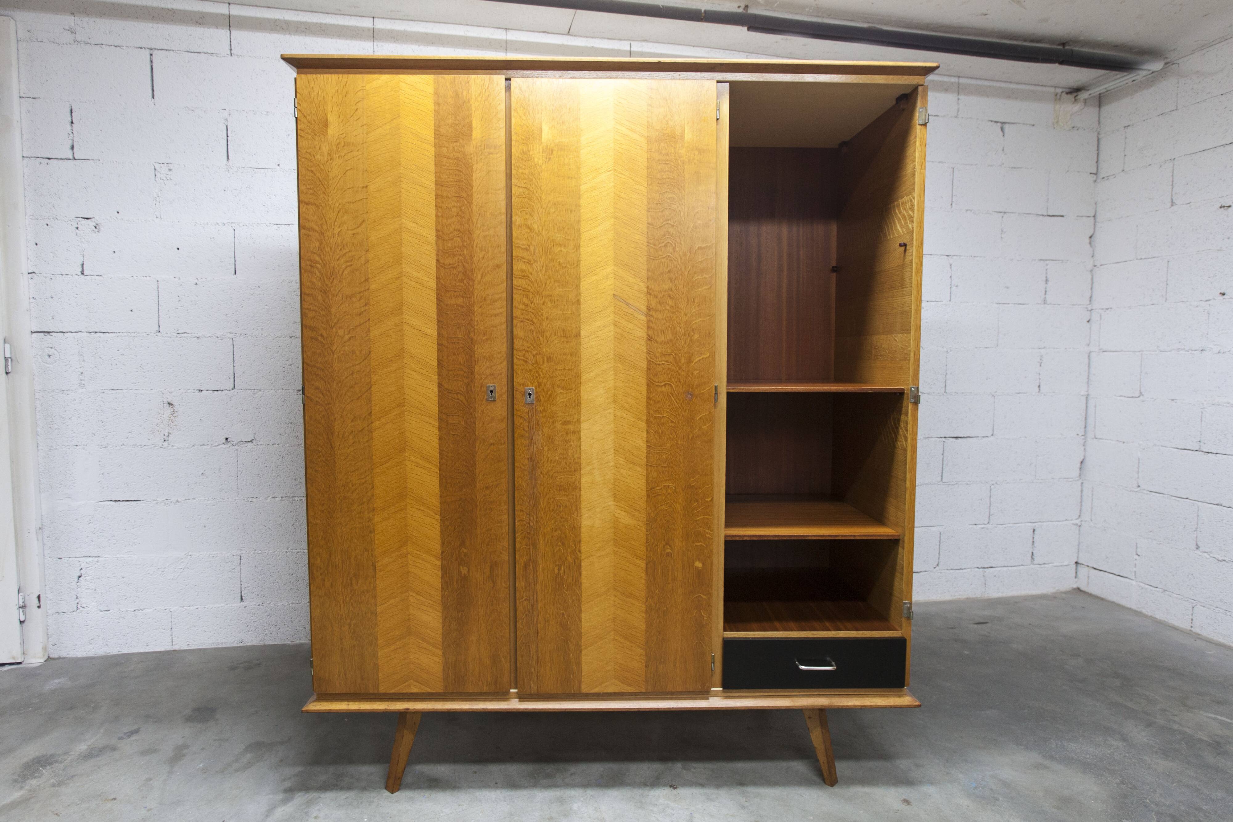 French wardrobe with tapered legs, 3 doors, 1 mirror (27*130), and 1 drawer.