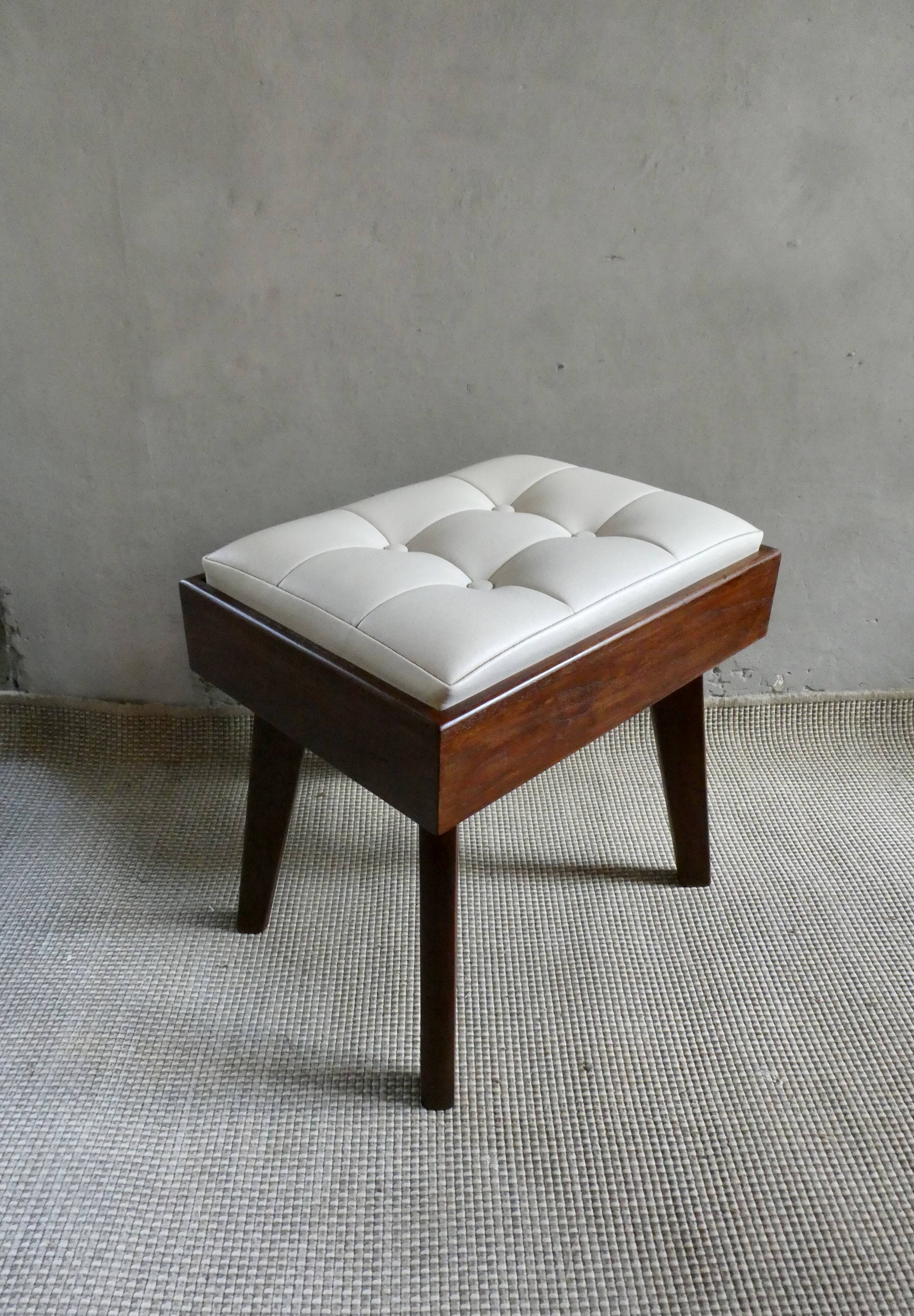 Tabouret en bois et Skaï, vers 1960, scandinave