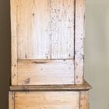 Very important Franc Comtois buffet from the 18th century in honey-colored fir circa 1750