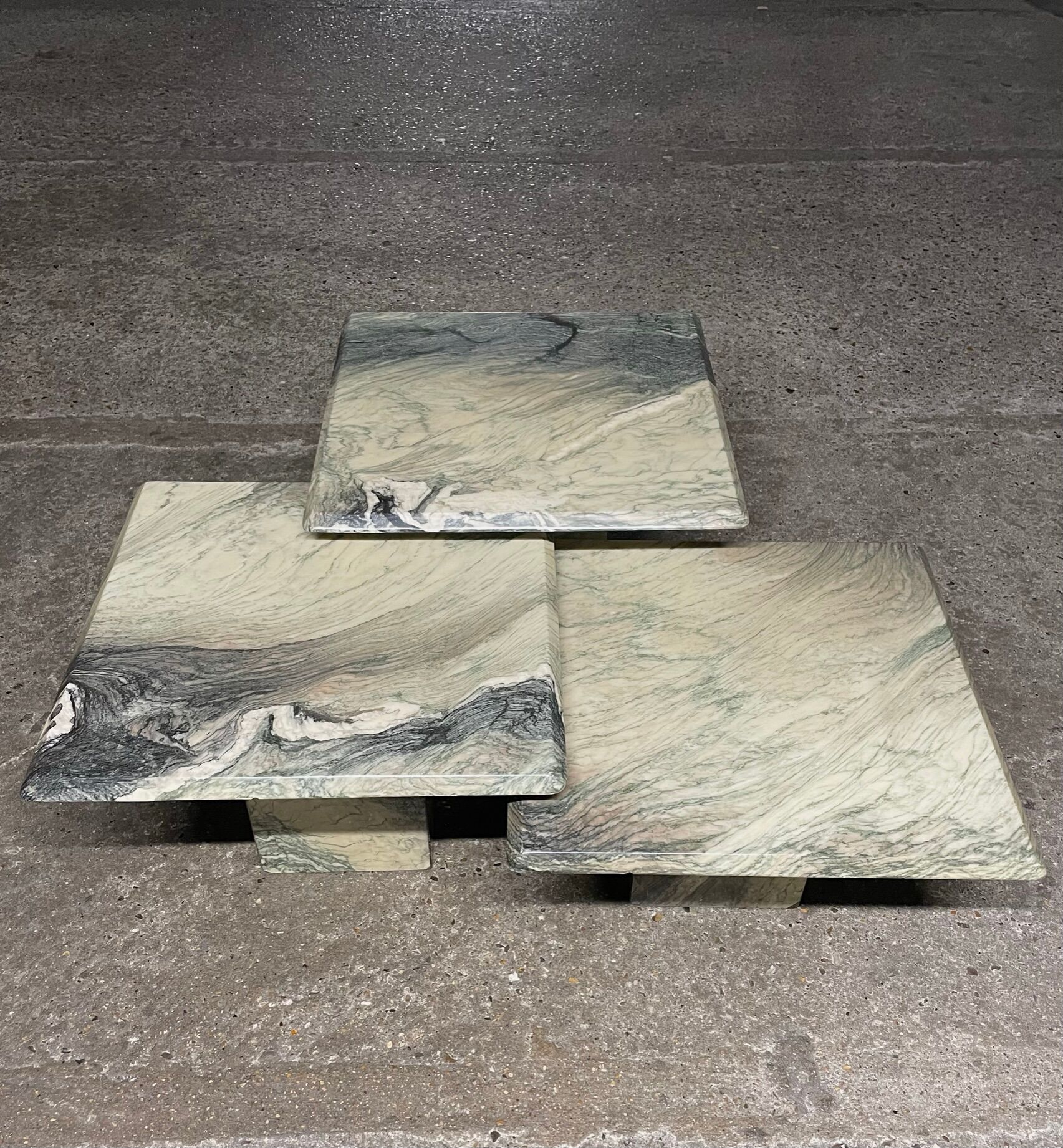 Series of three nesting tables in green marble, 1970