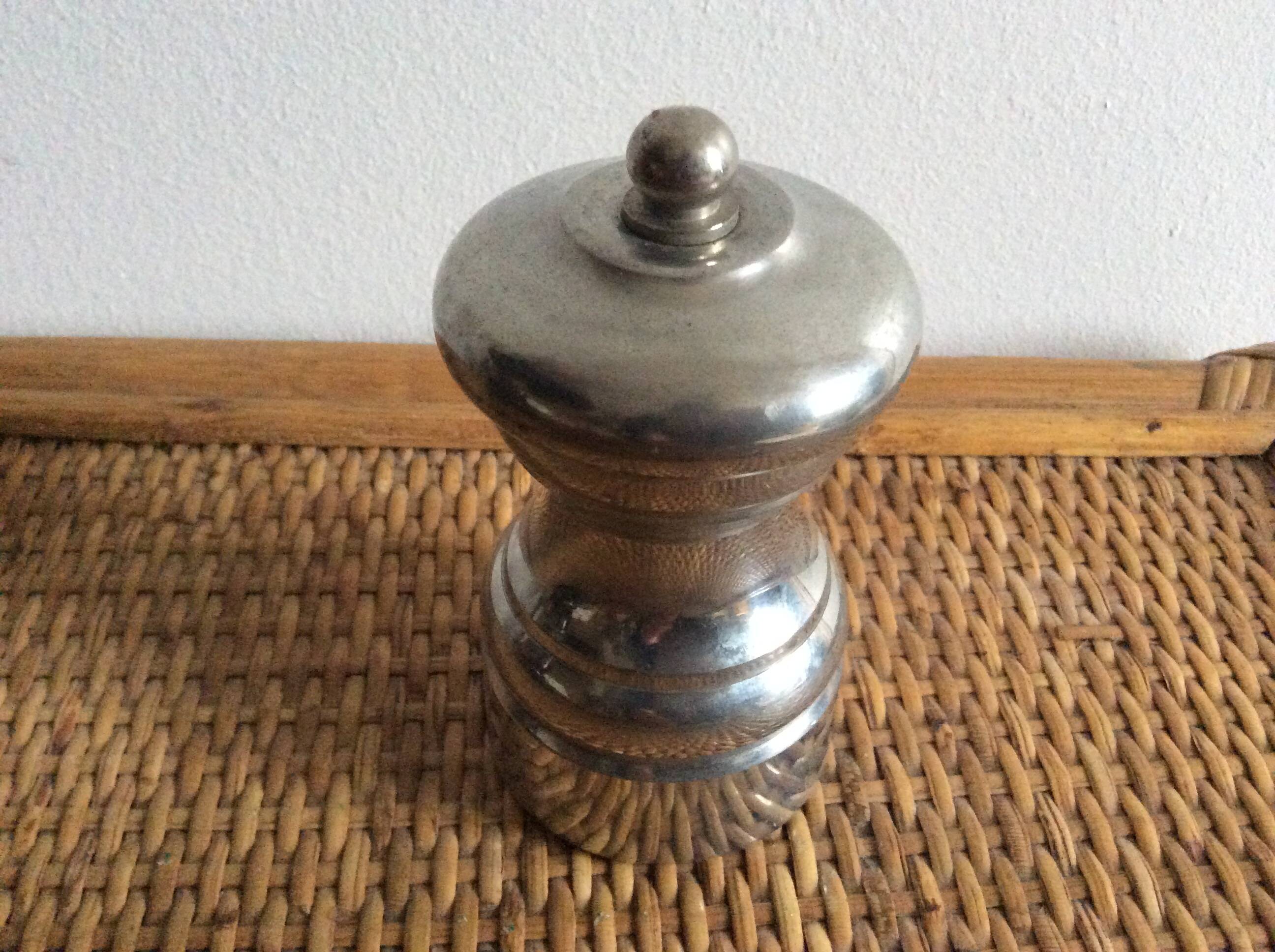 Metal pepper shaker