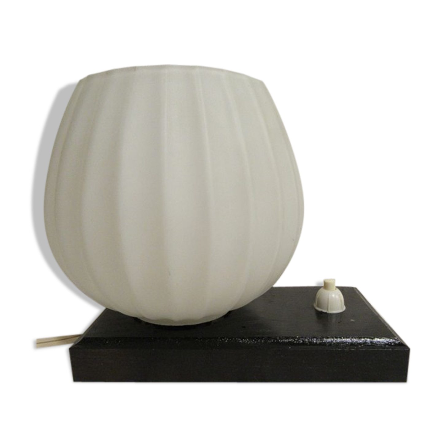 Lampe opaline blanche plissée et bois 1960